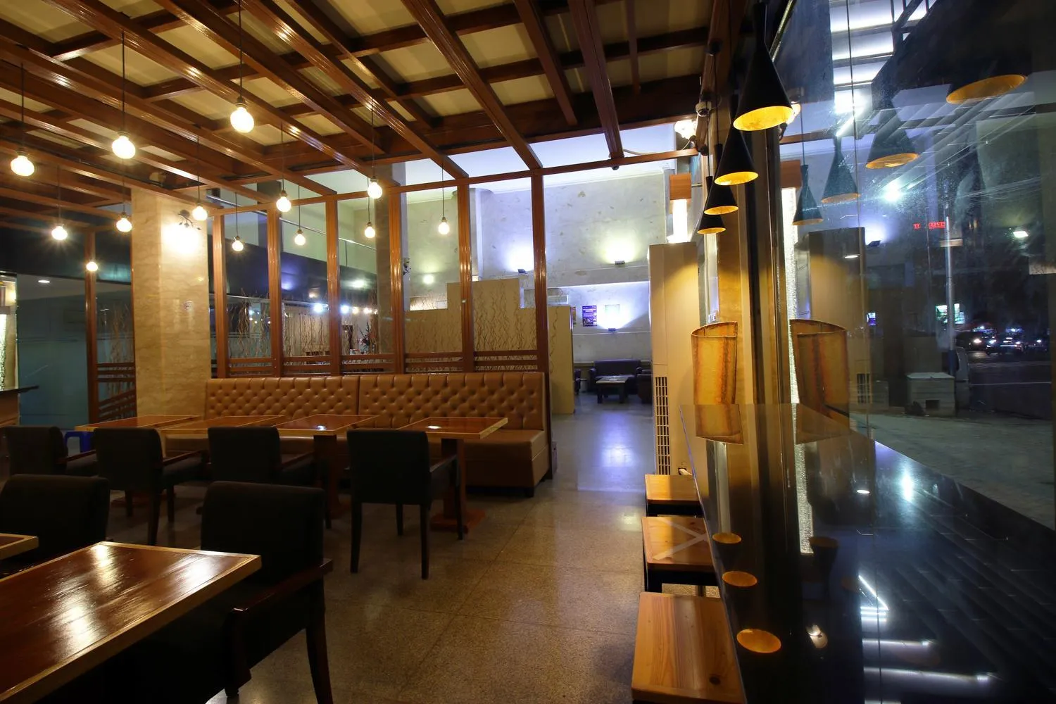 Restaurant/places to eat in Altona Hotel