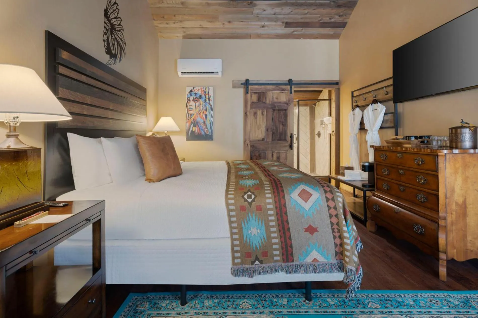 Photo of the whole room, Bed in River Rock Inn B&B