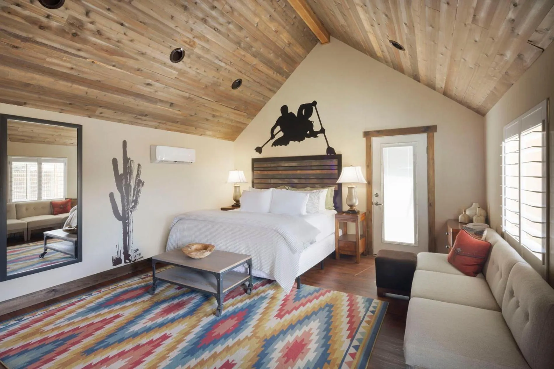 Photo of the whole room, Bed in River Rock Inn B&B