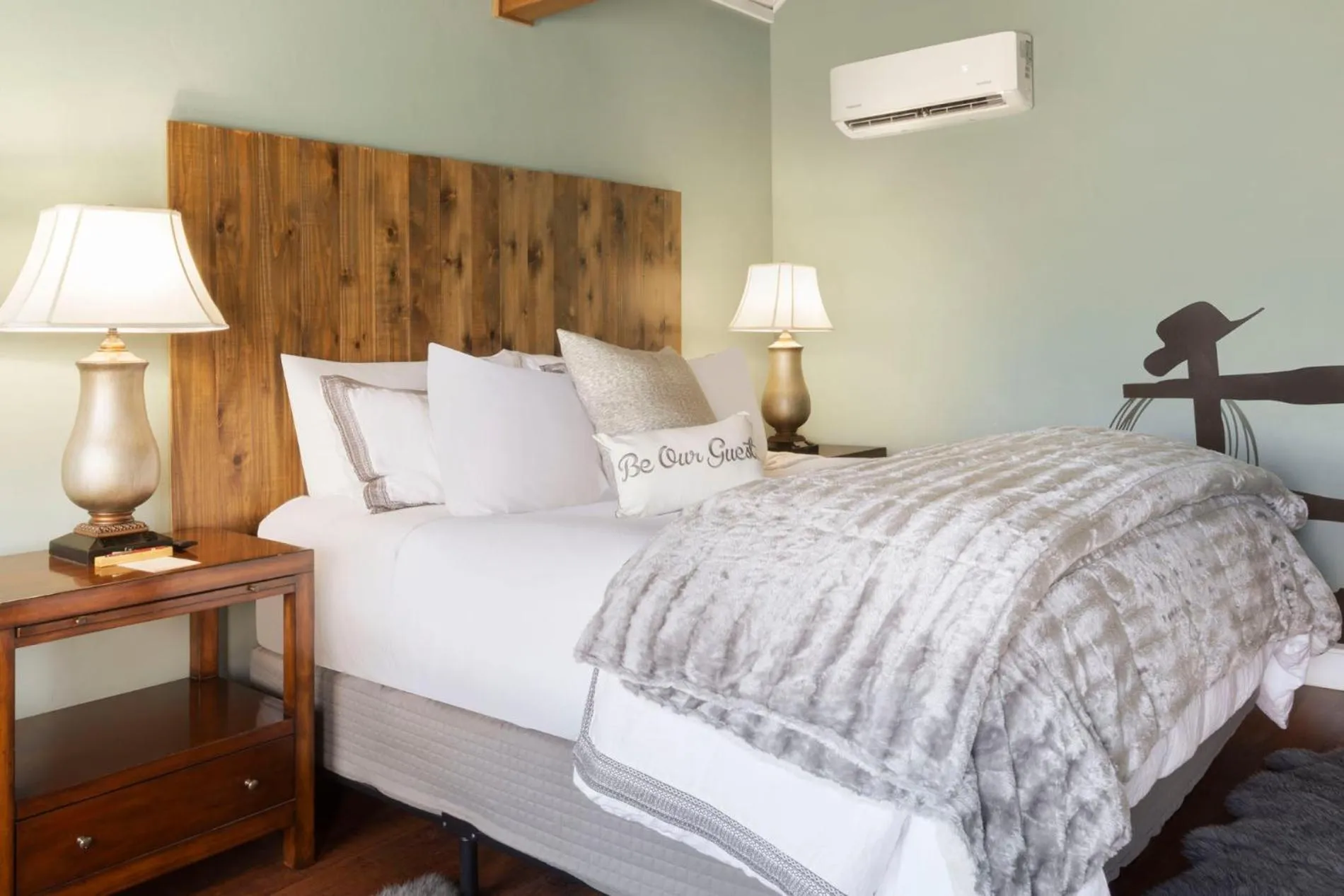 Bed in River Rock Inn B&B