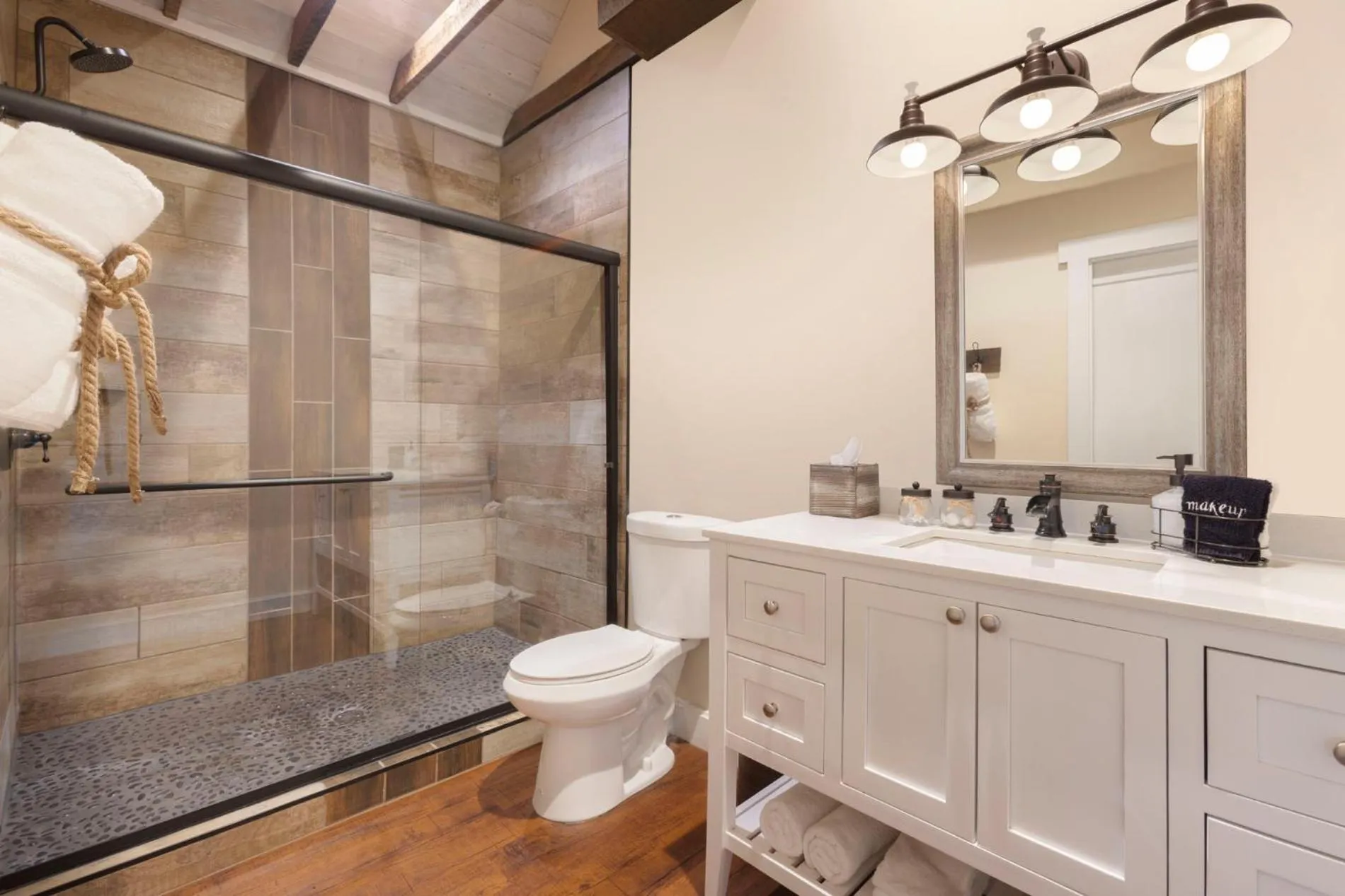 Bathroom in River Rock Inn B&B