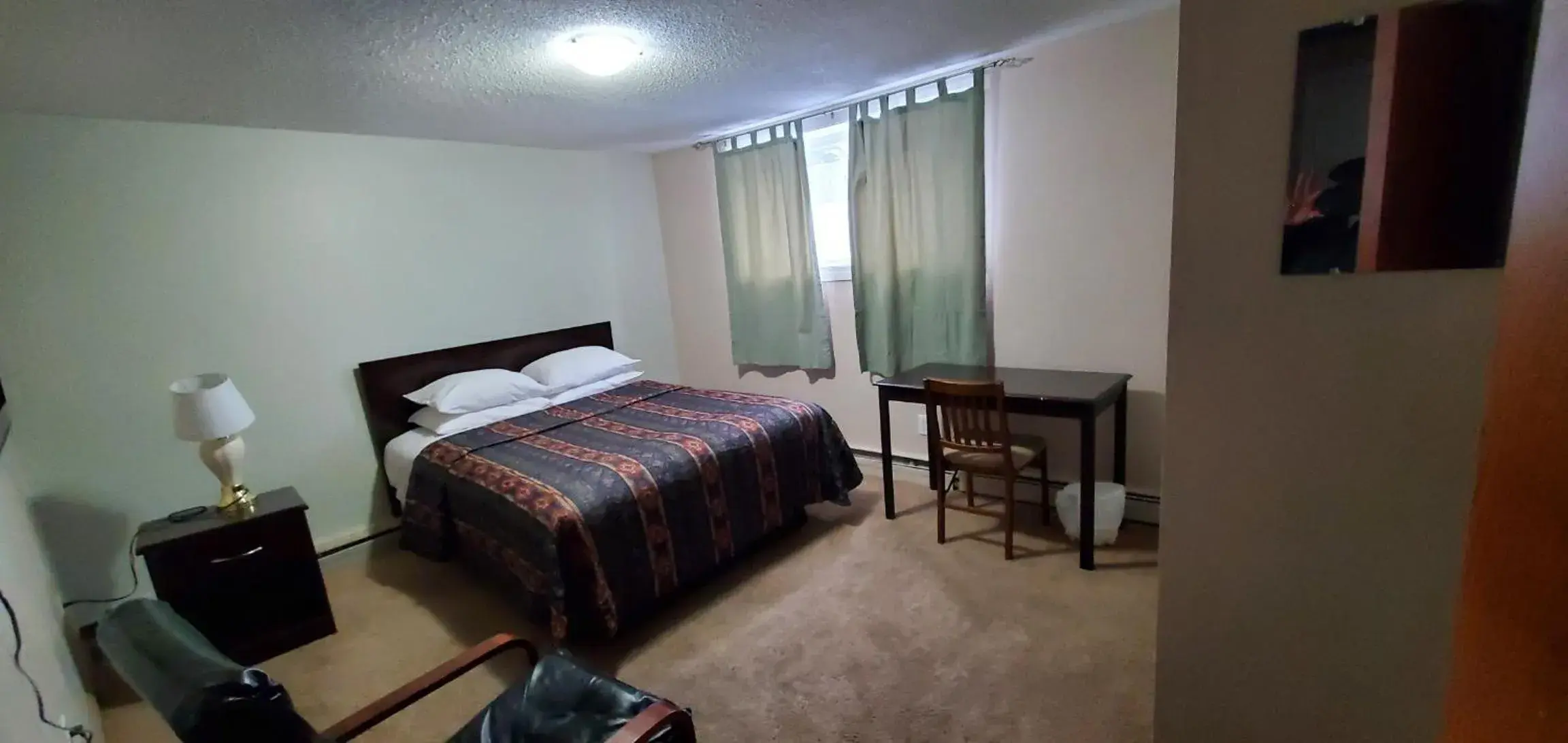 Deluxe Queen Room in BUDGET LODGE Deluxe Queen Room in BUDGET LODGE