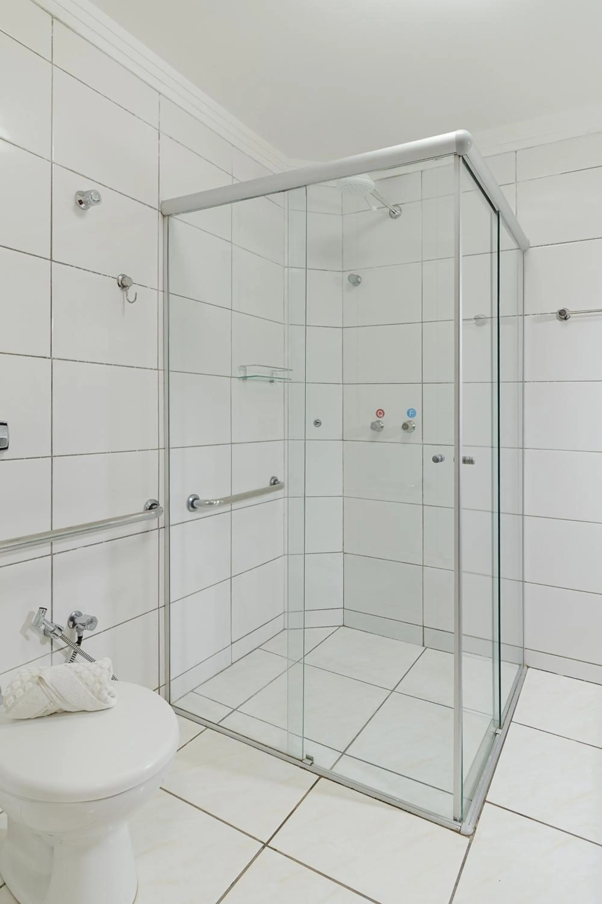 Shower in Havana Express