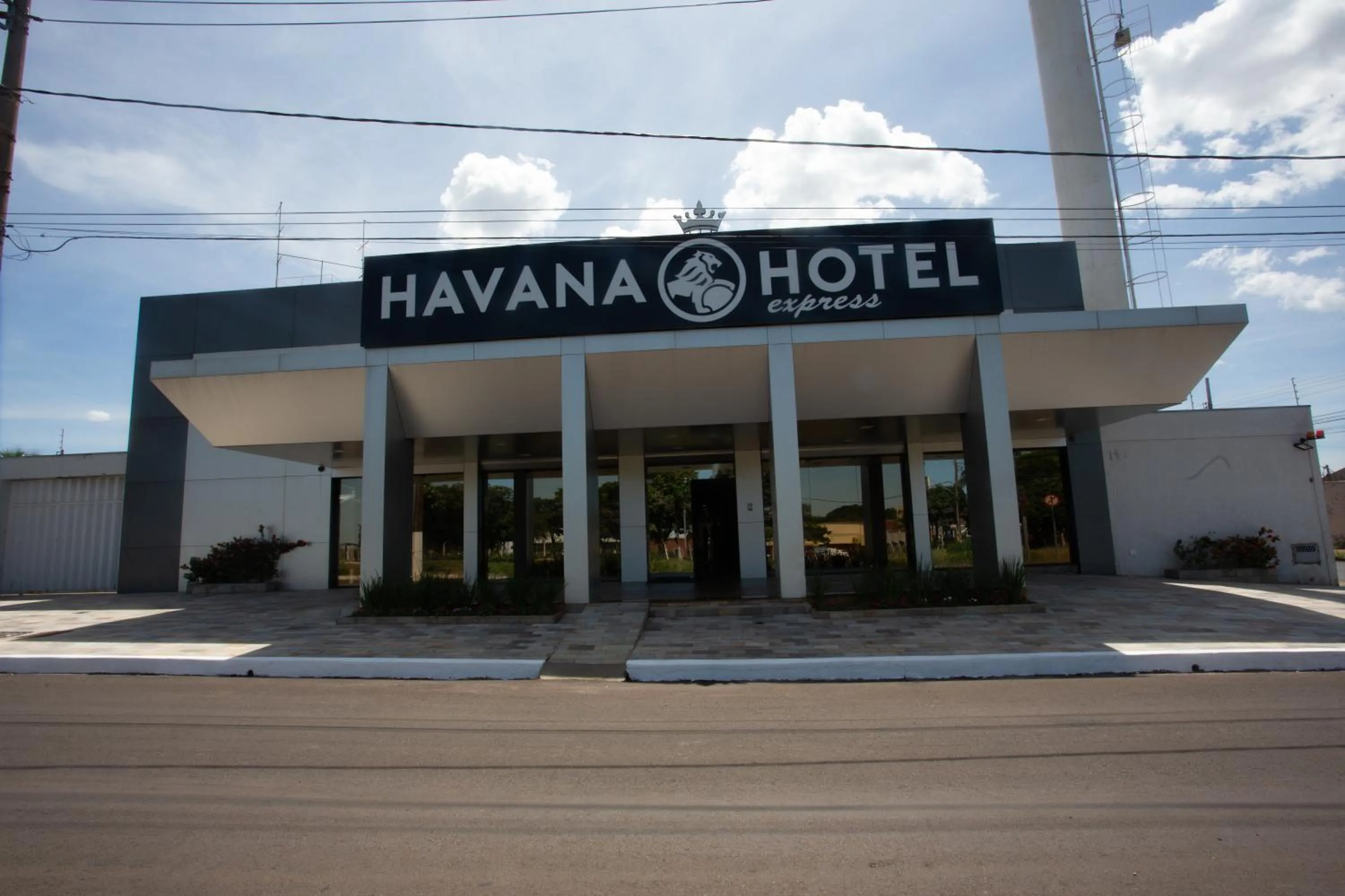Property building in Havana Express