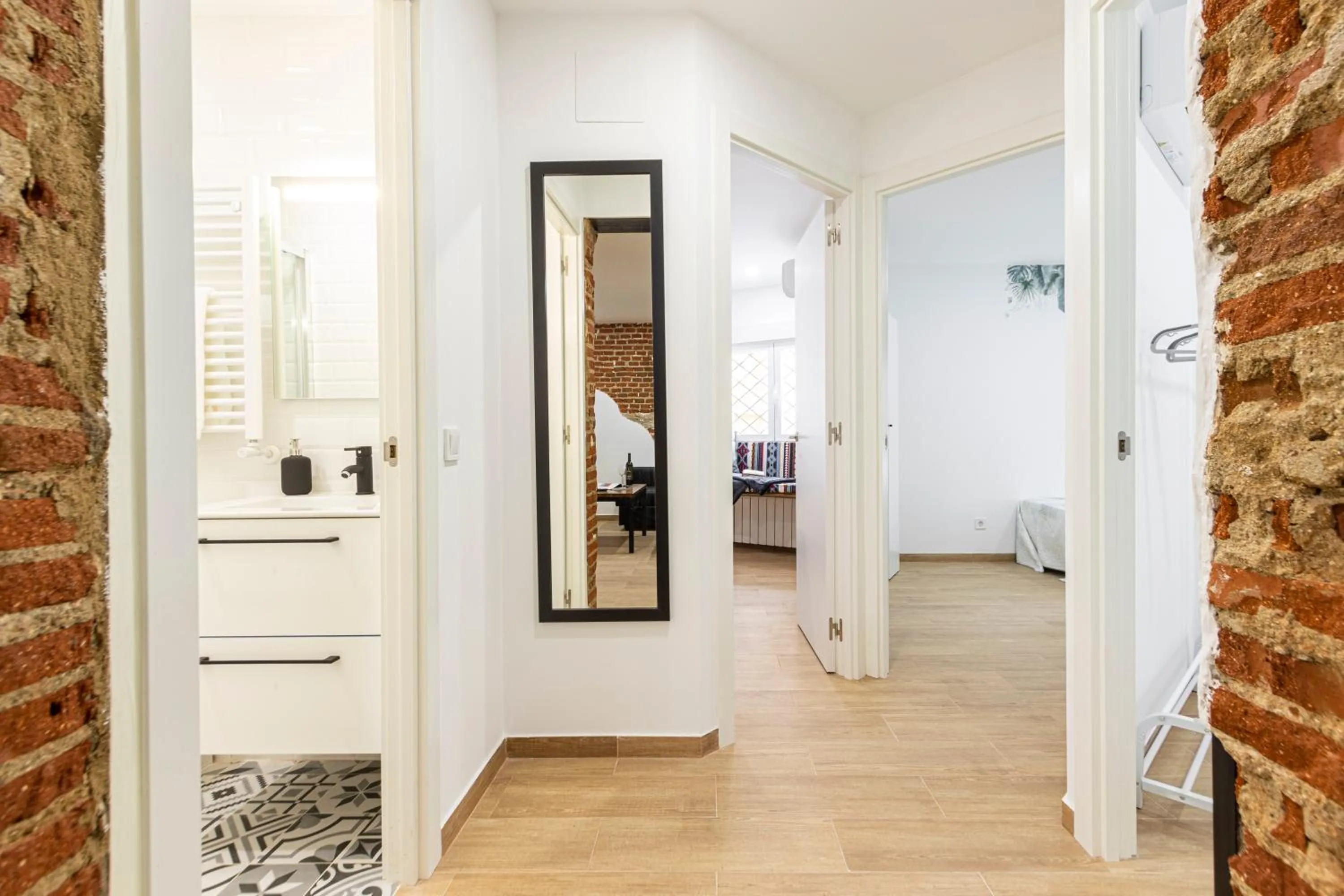 Bathroom, Bed in Ever House - IFEMA Canillas