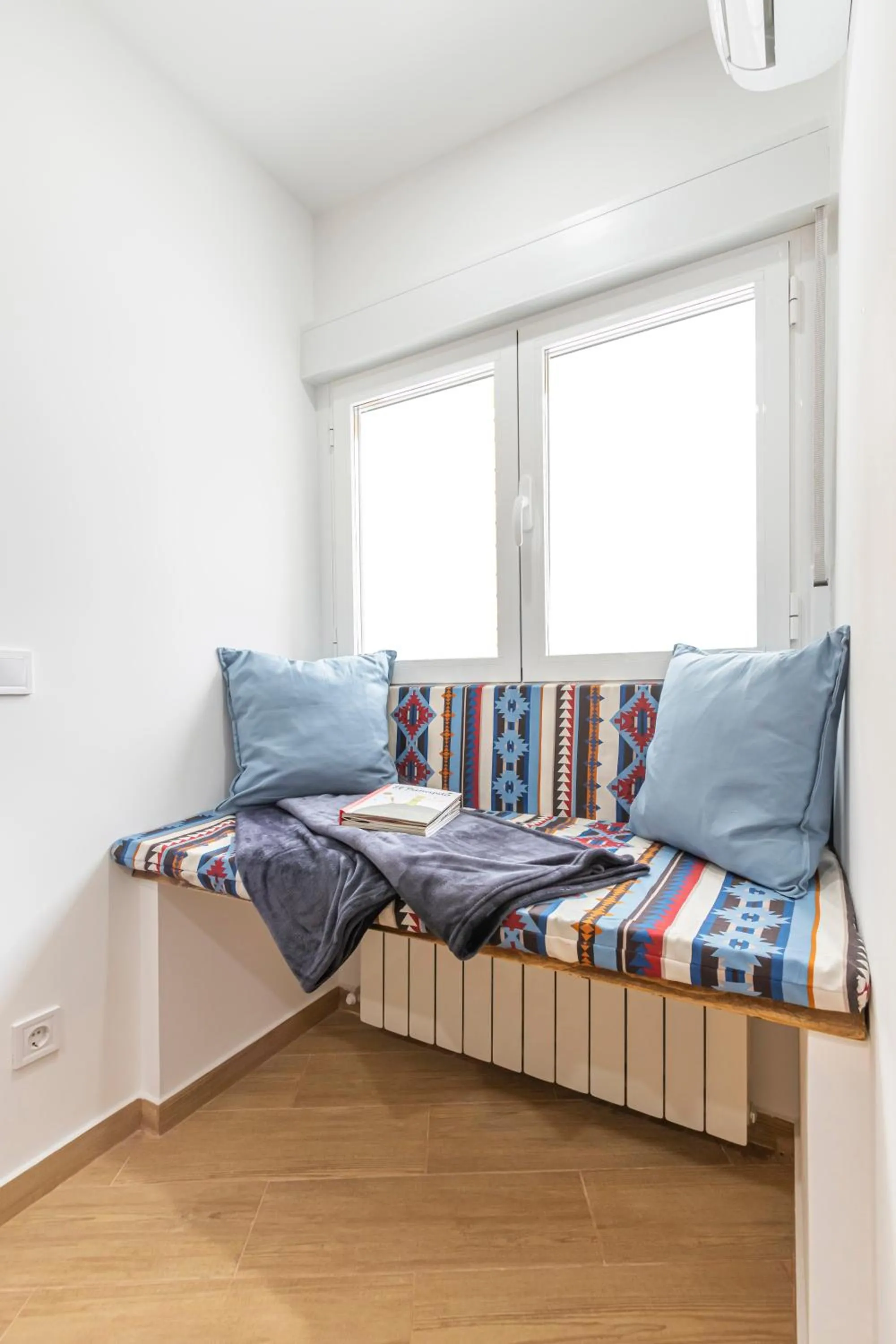 Seating area, Bed in Ever House - IFEMA Canillas