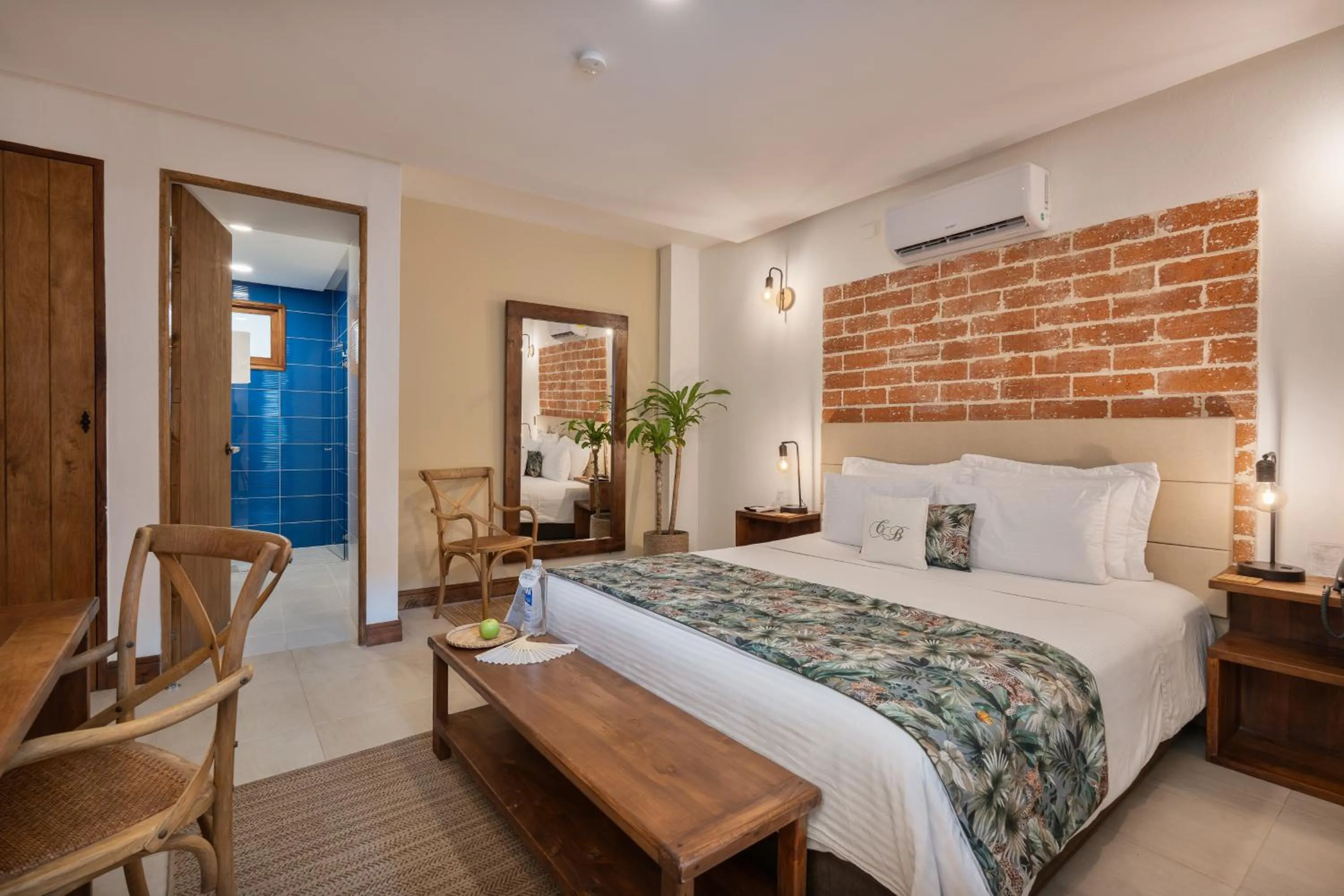 Photo of the whole room, Bed in Casa Bixa Hotel Boutique -Santa Fe de Antioquia- Mayores de 12 años