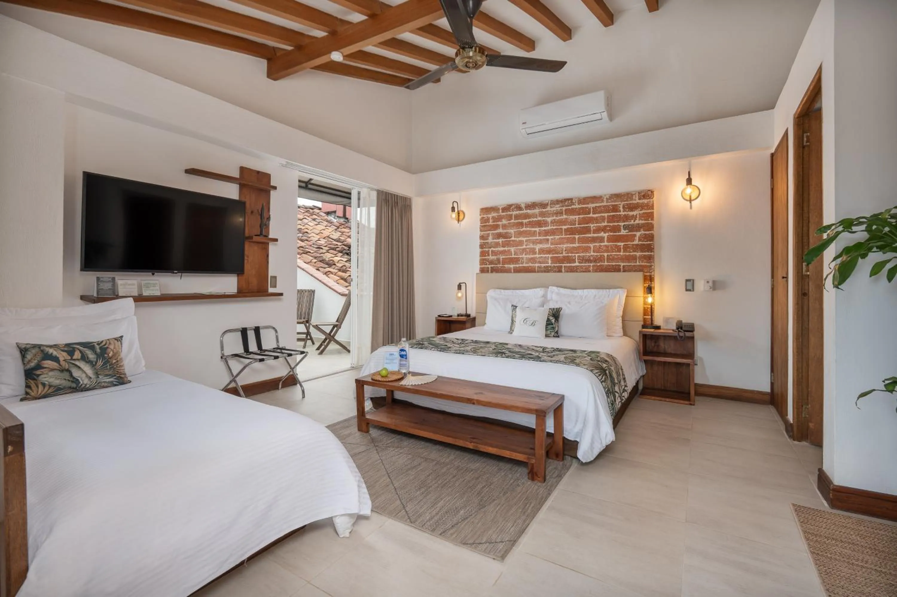 TV and multimedia, Bed in Casa Bixa Hotel Boutique -Santa Fe de Antioquia- Mayores de 12 años