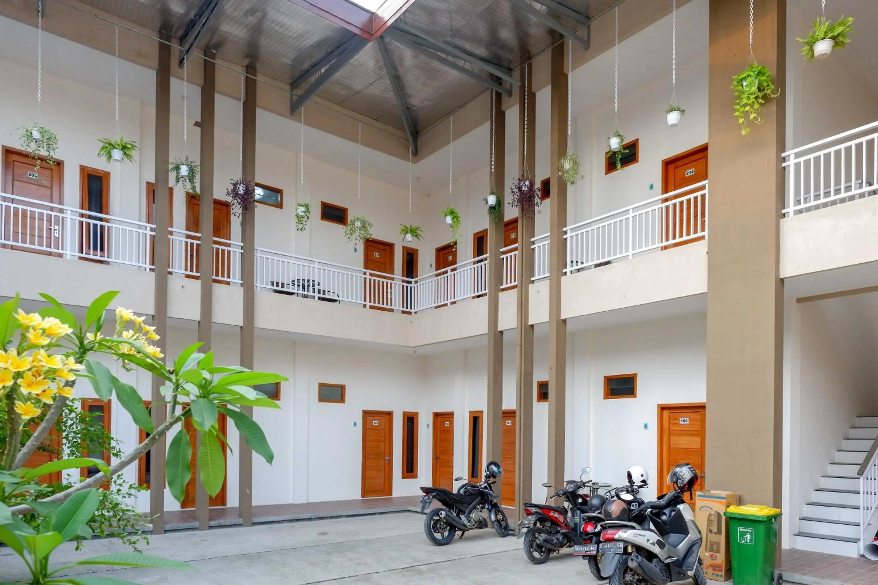 Facade/entrance in RedDoorz near Universitas Muhammadiyah Purwokerto