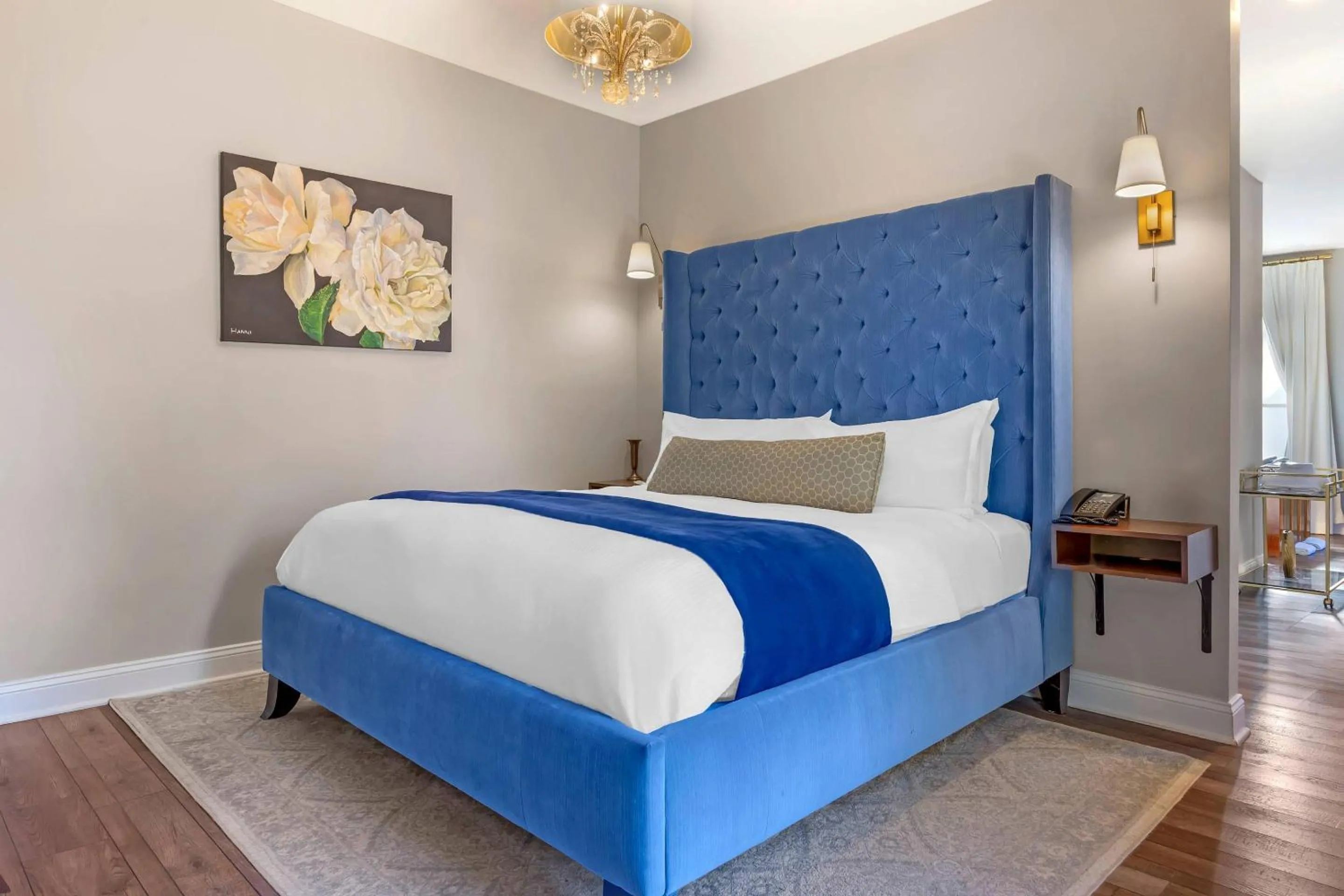 Bedroom, Bed in The Colonial Inn, an Ascend Collection Hotel