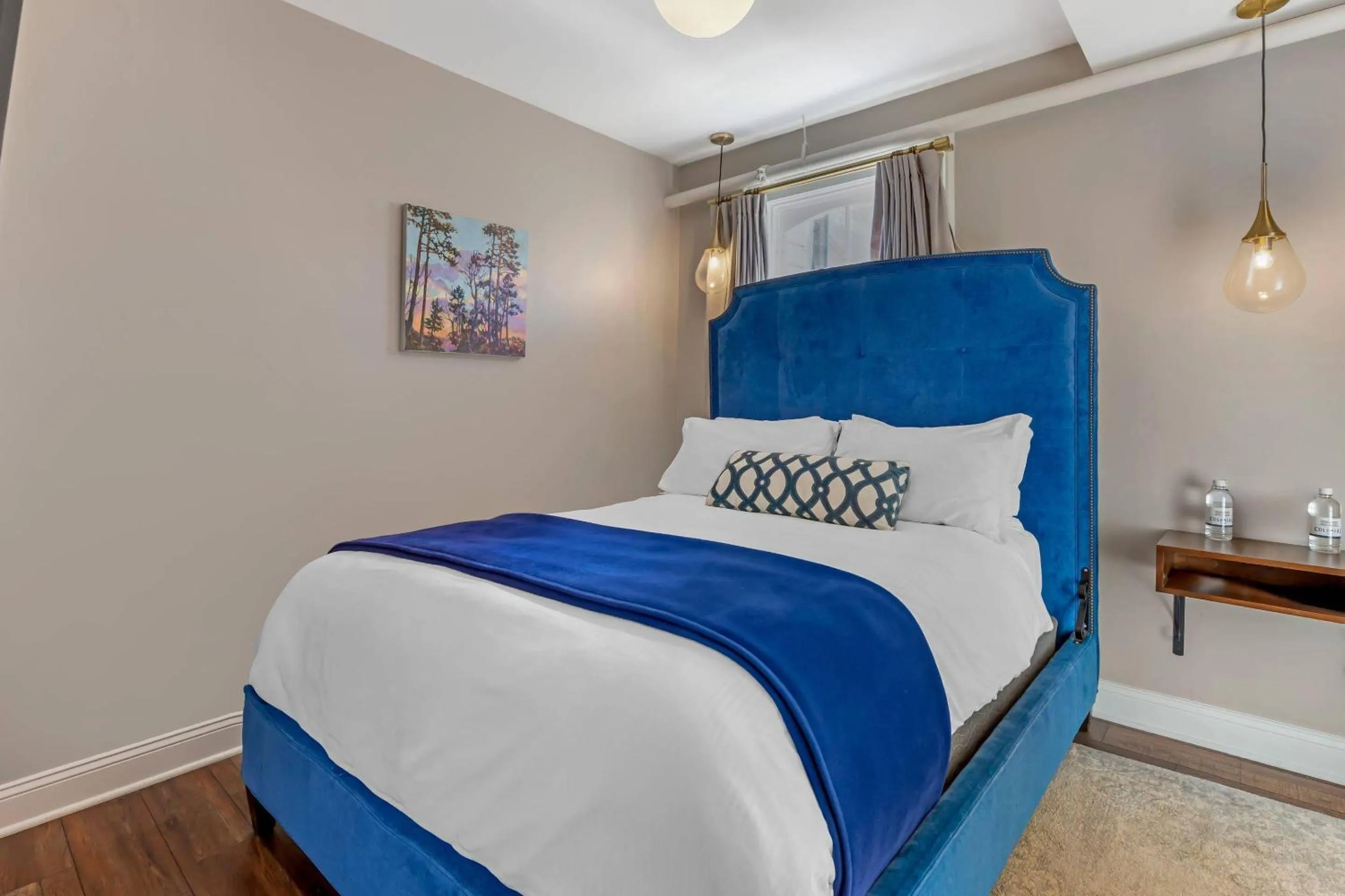 Bedroom, Bed in The Colonial Inn, an Ascend Collection Hotel