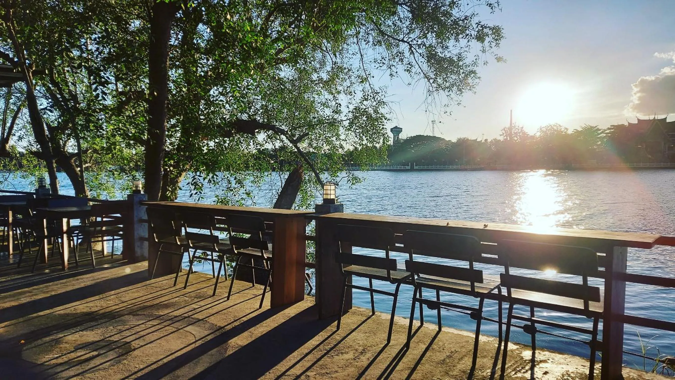 Restaurant/places to eat in River CoCo @ Amphawa