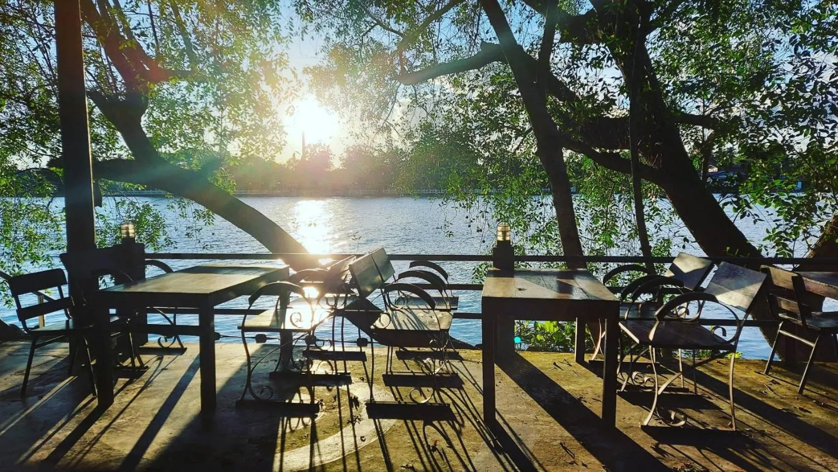 Restaurant/places to eat in River CoCo @ Amphawa