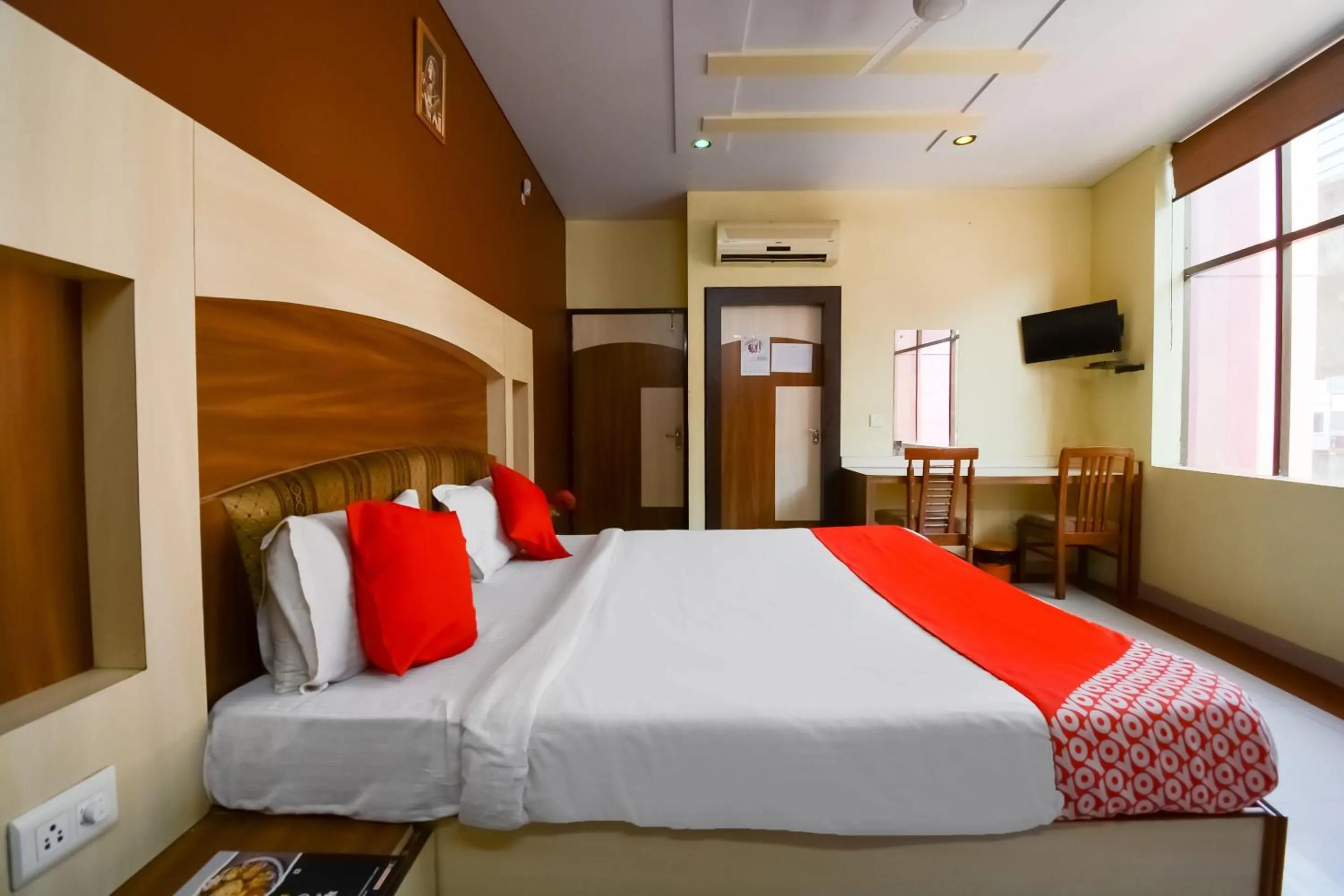 Hotel Samar Palace Near Sodala Vivek Vihar Metro Station