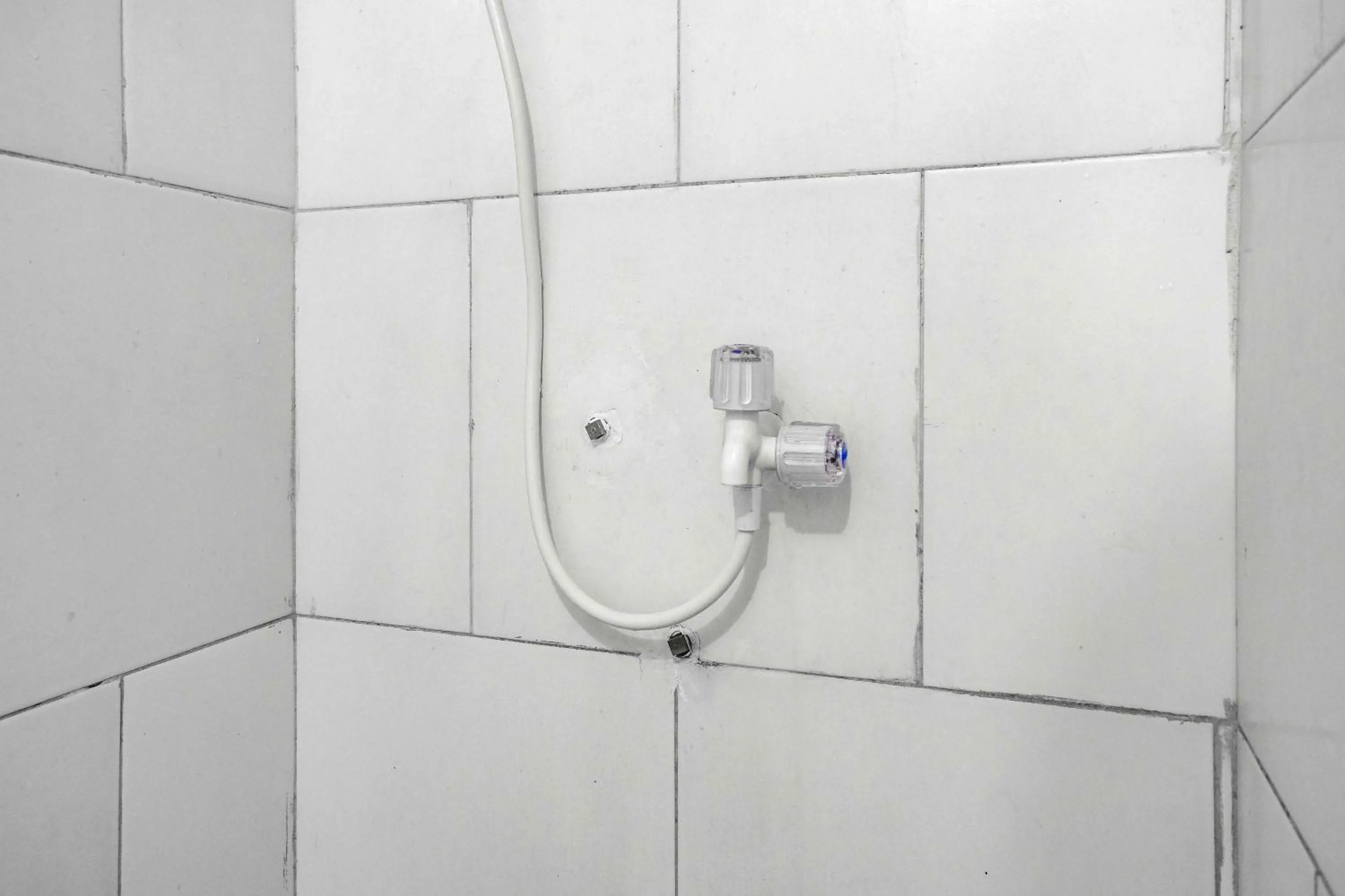 Bathroom in Cendrawasih Residence Mitra RedDoorz