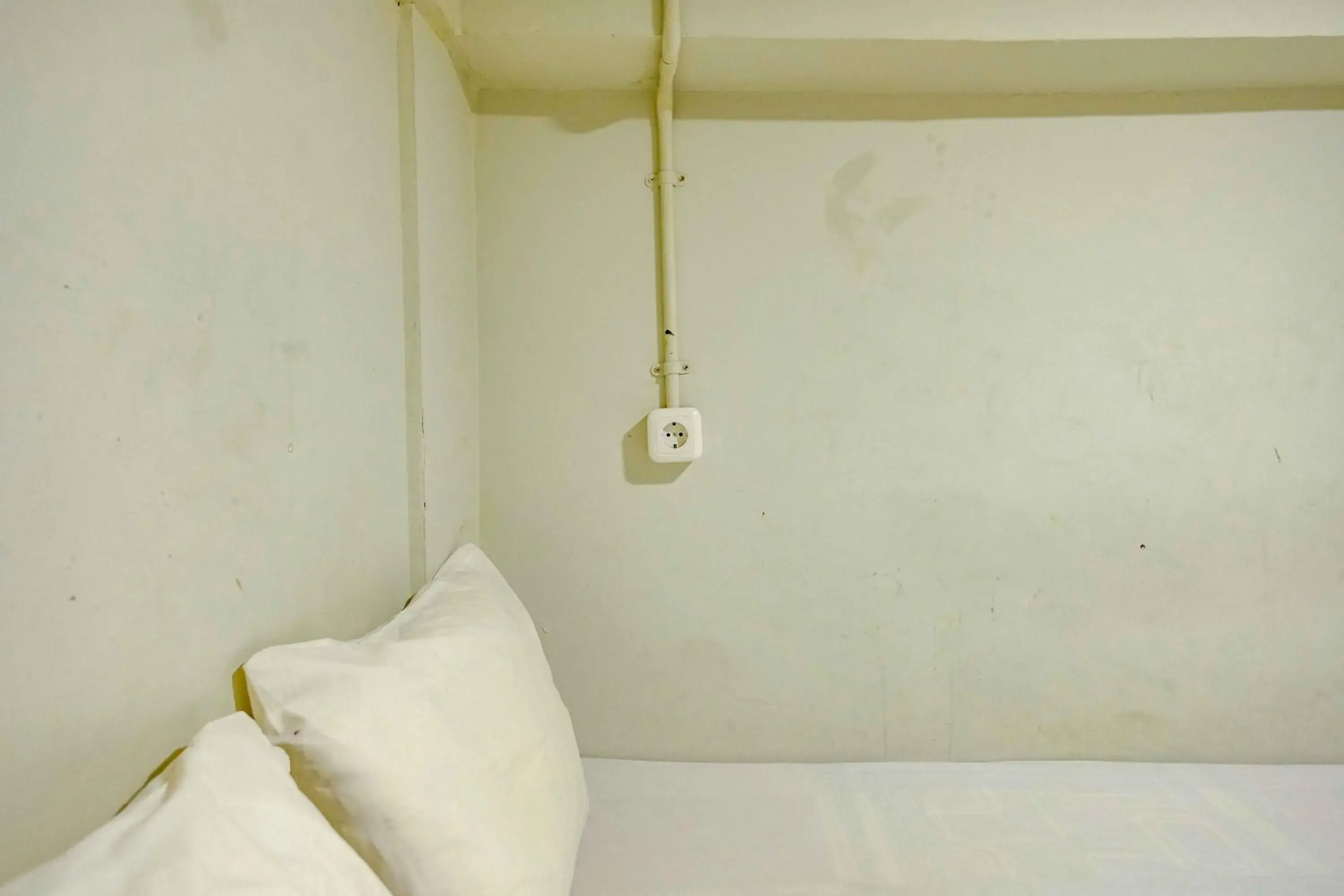 Bed in Cendrawasih Residence Mitra RedDoorz Bed in Cendrawasih Residence Mitra RedDoorz