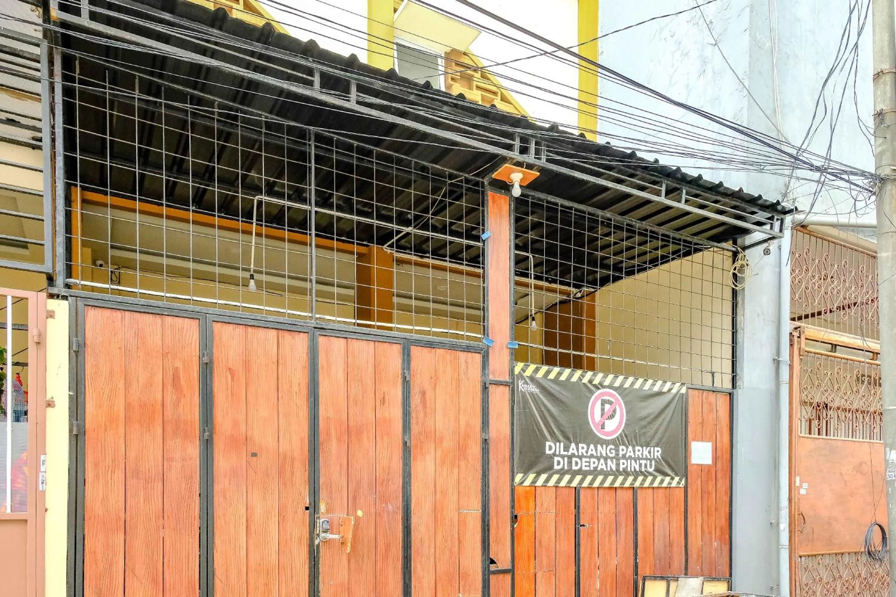 Facade/entrance in Cendrawasih Residence Mitra RedDoorz