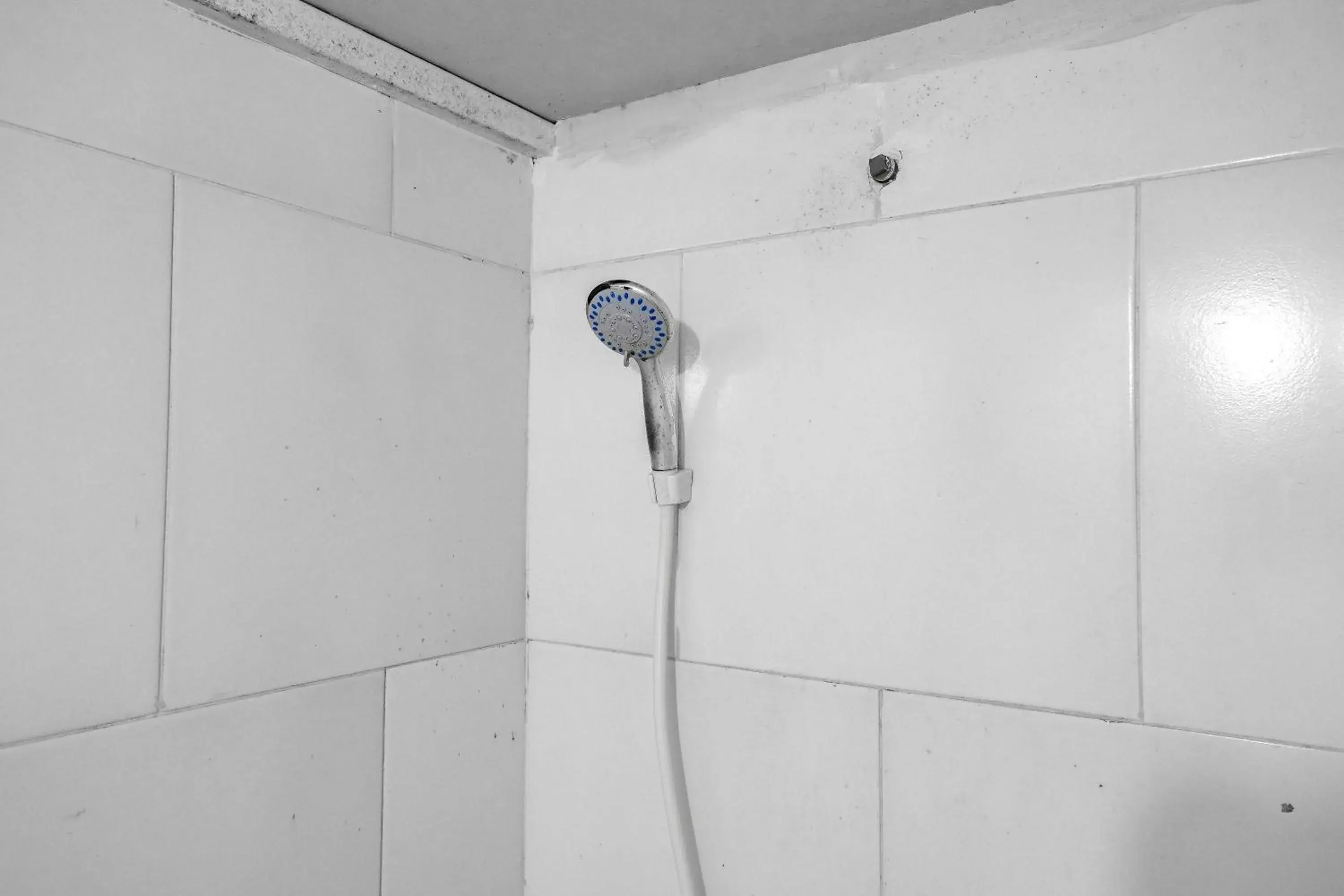 Bathroom in Cendrawasih Residence Mitra RedDoorz Bathroom in Cendrawasih Residence Mitra RedDoorz