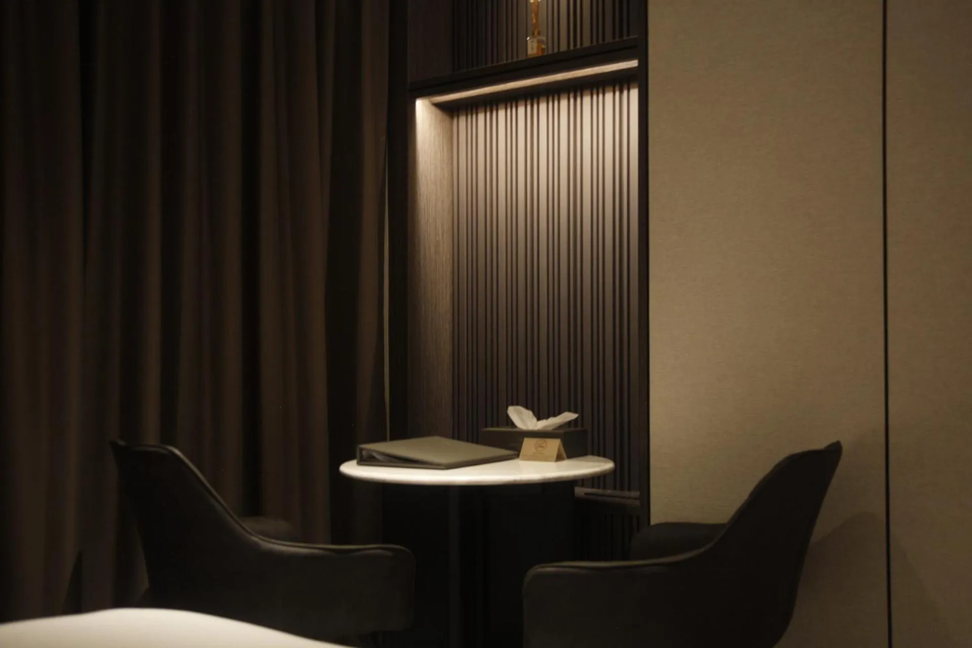 Seating area in Cascade Hotel Bangkok