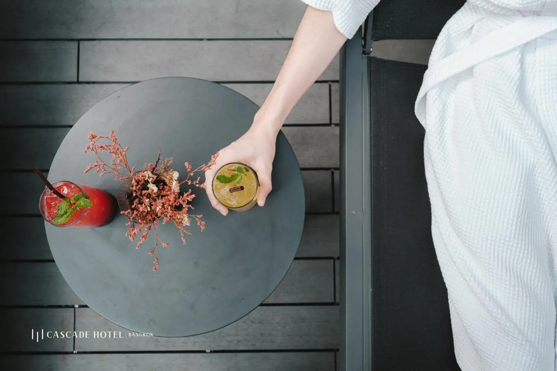 Swimming pool in Cascade Hotel Bangkok Swimming pool in Cascade Hotel Bangkok