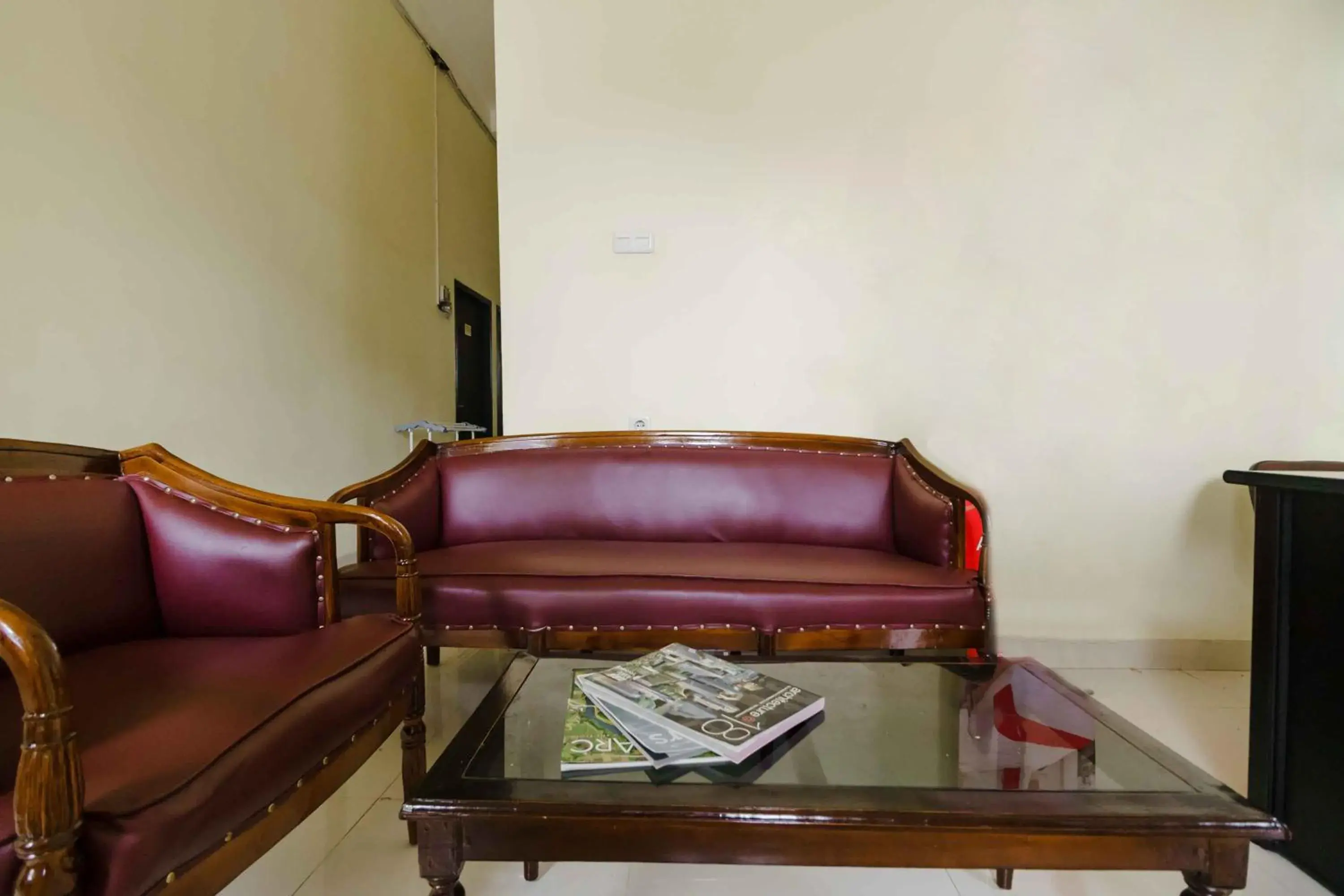 Living room in RedDoorz near OPI Mall Palembang 2 Living room in RedDoorz near OPI Mall Palembang 2