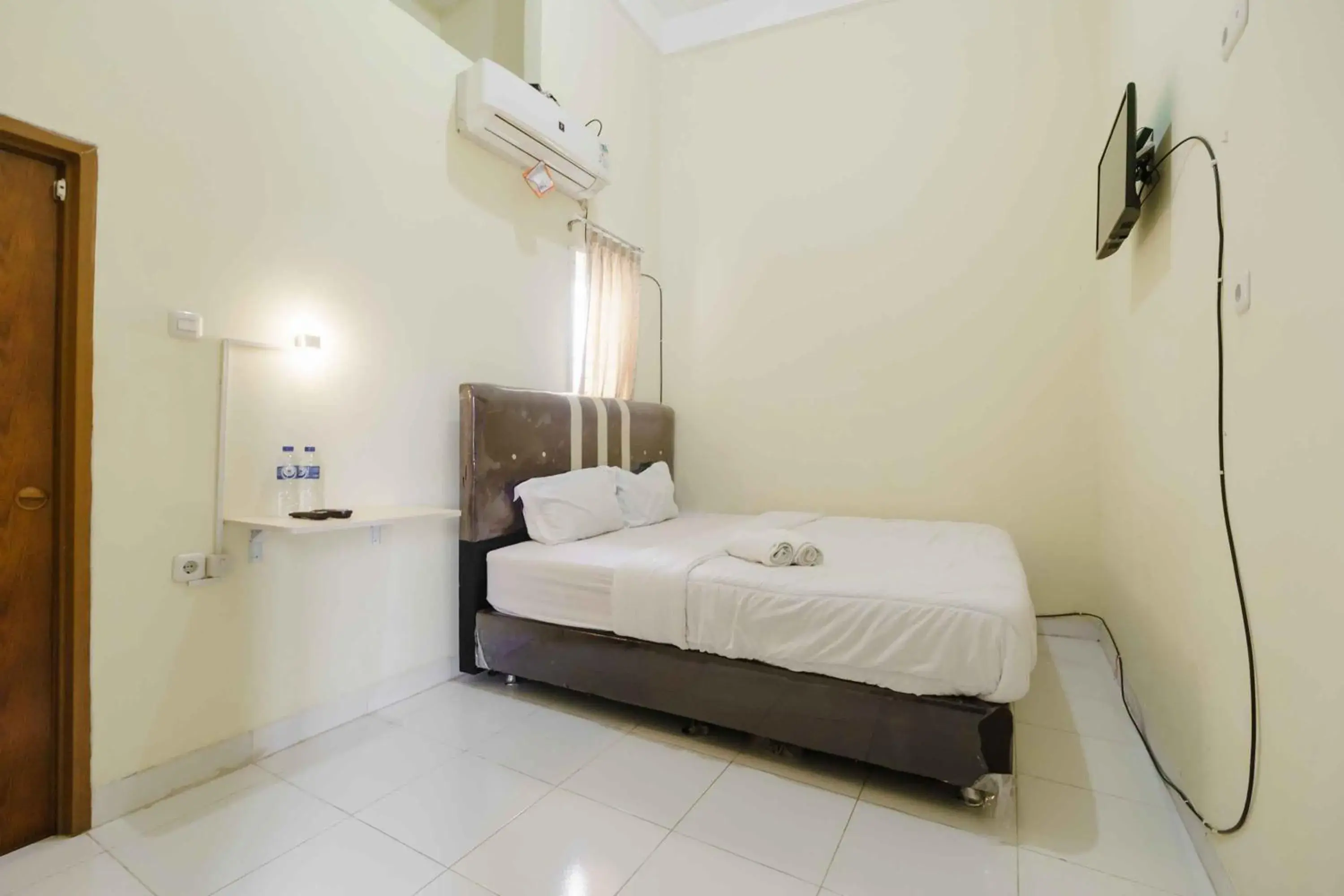 Bedroom, Bed in RedDoorz near OPI Mall Palembang 2 Bedroom, Bed in RedDoorz near OPI Mall Palembang 2