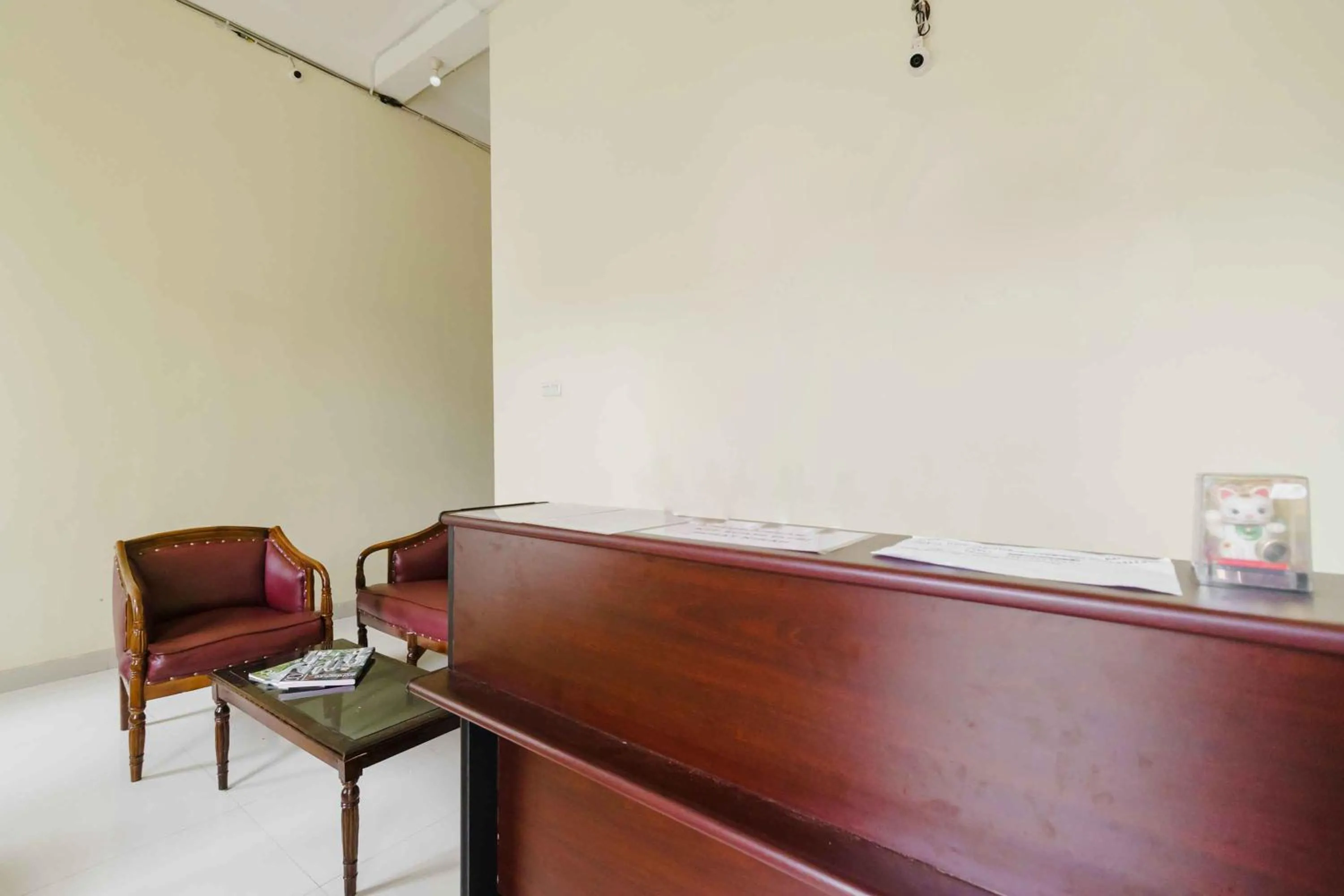 Lobby or reception in RedDoorz near OPI Mall Palembang 2