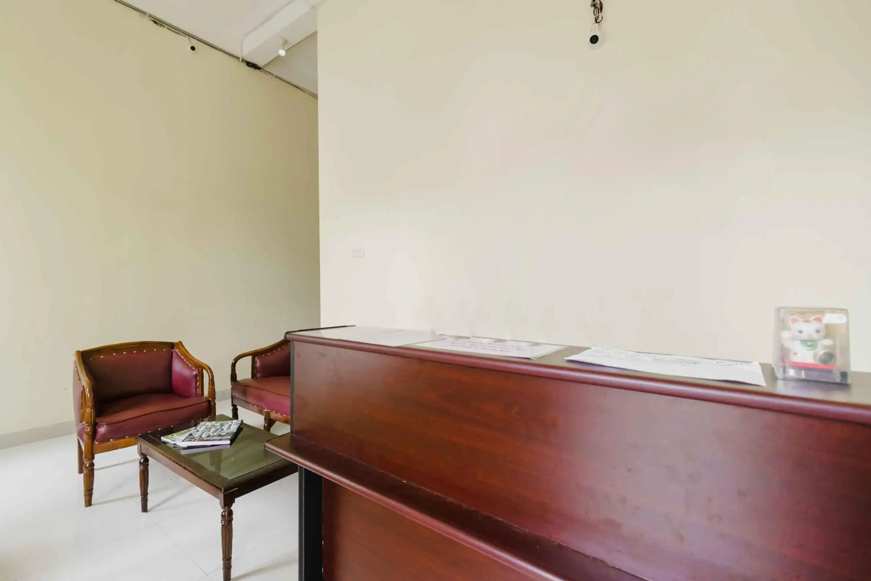 Lobby or reception in RedDoorz near OPI Mall Palembang 2 Lobby or reception in RedDoorz near OPI Mall Palembang 2