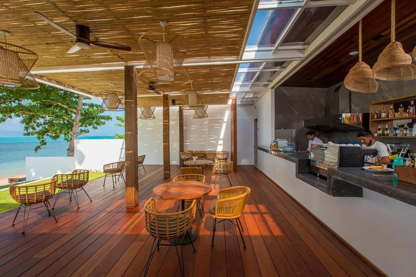 Restaurant/places to eat in White Whale Beachfront Pool Villa