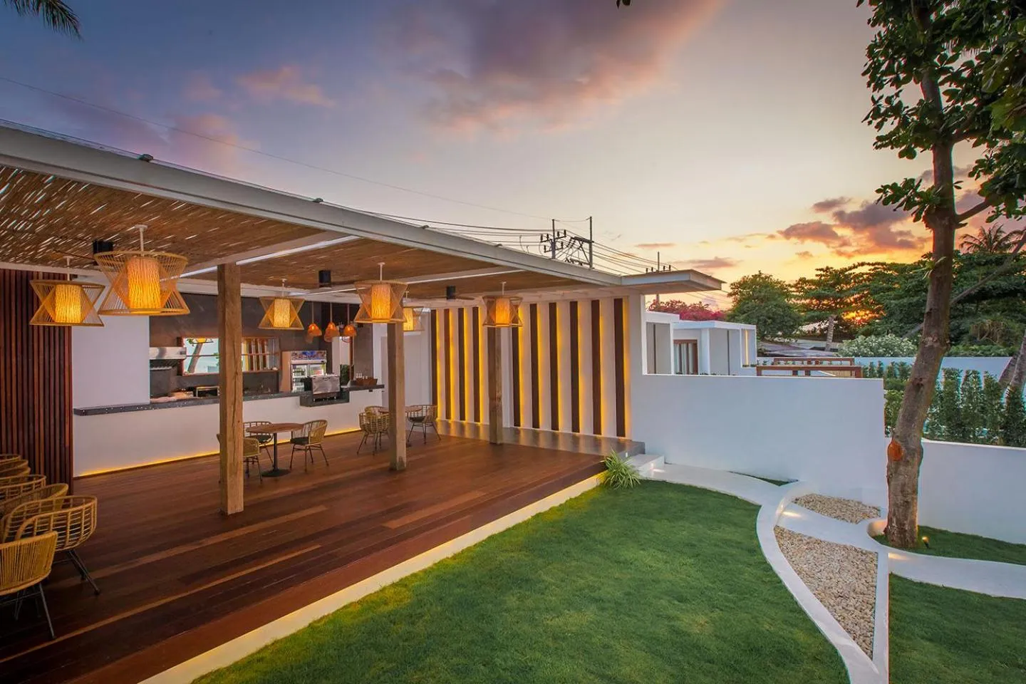 Restaurant/places to eat in White Whale Beachfront Pool Villa