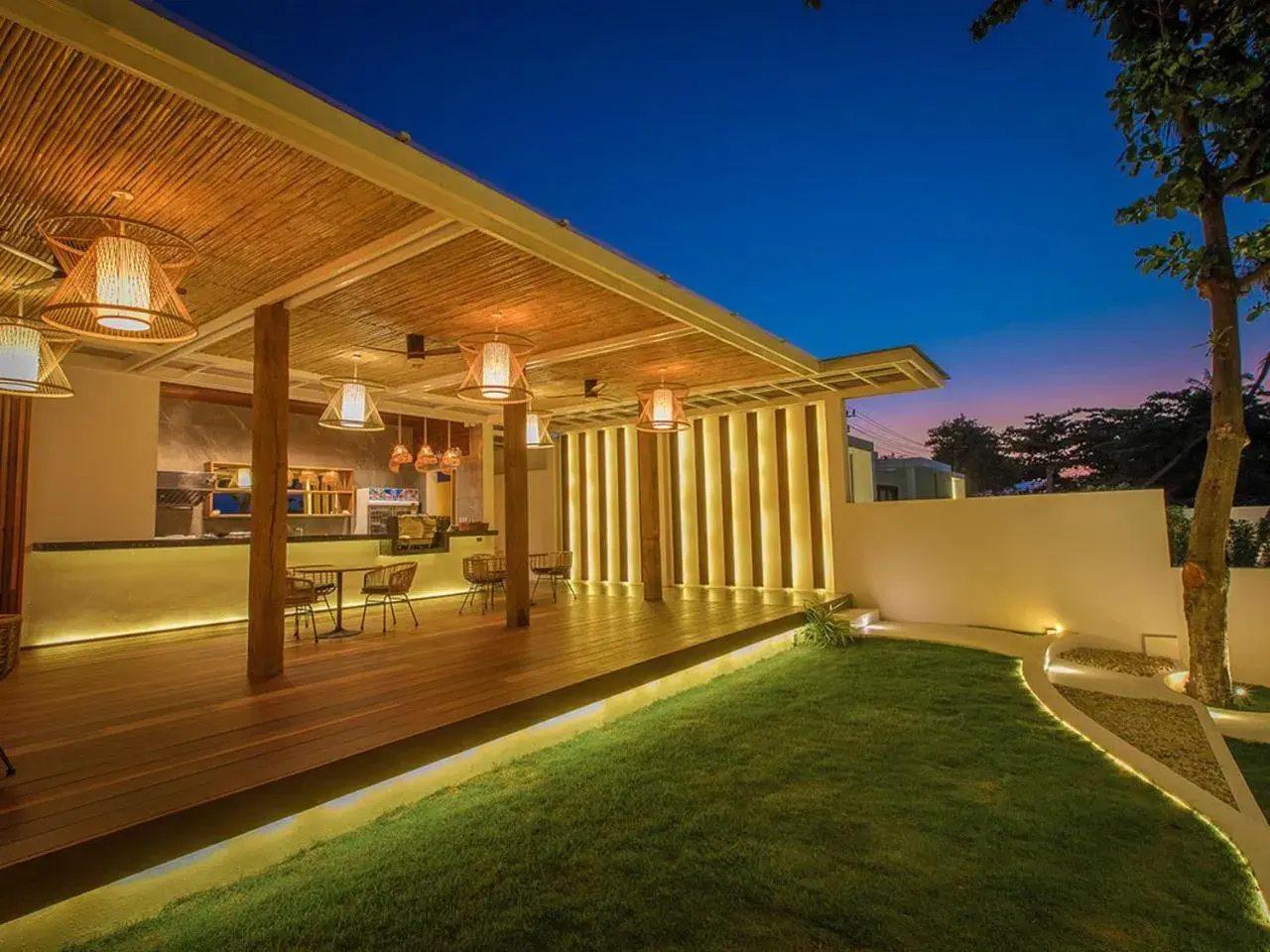 Restaurant/places to eat in White Whale Beachfront Pool Villa Restaurant/places to eat in White Whale Beachfront Pool Villa