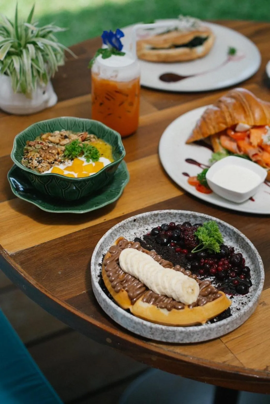 Breakfast in White Whale Beachfront Pool Villa