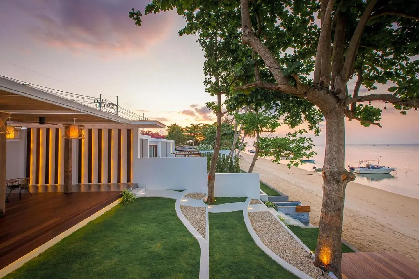 Restaurant/places to eat in White Whale Beachfront Pool Villa Restaurant/places to eat in White Whale Beachfront Pool Villa