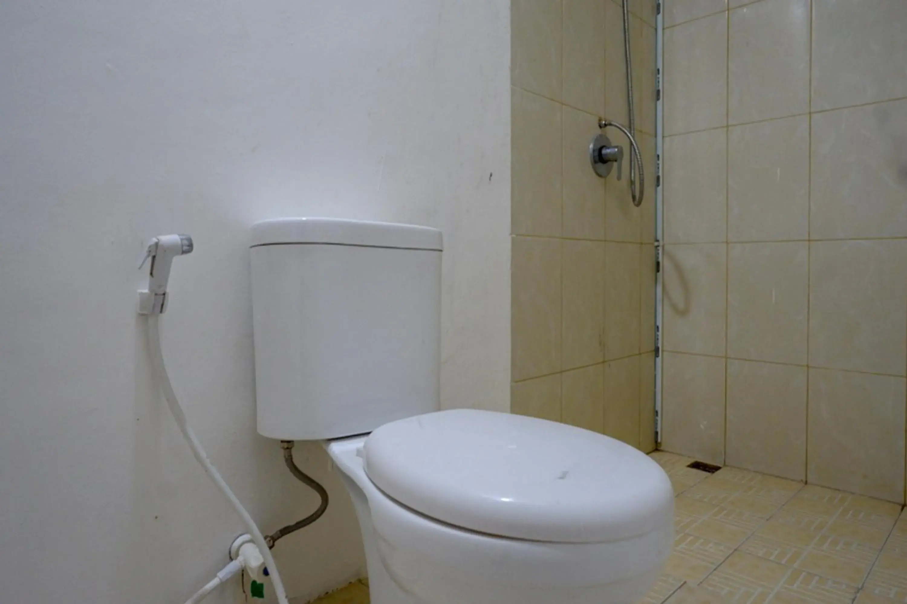 Bathroom in RedDoorz @ Demangan Sari Residence