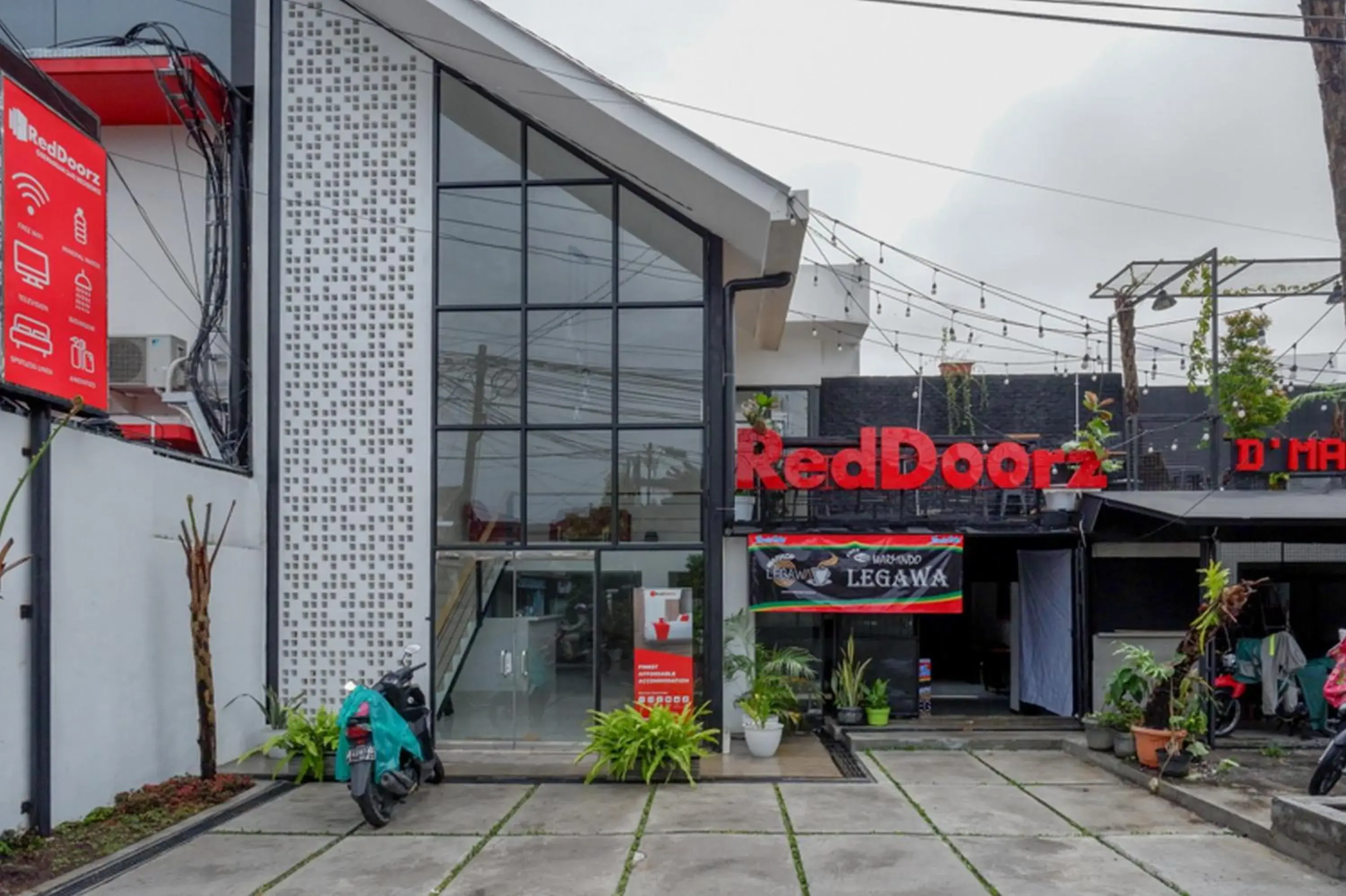 Property building in RedDoorz @ Demangan Sari Residence