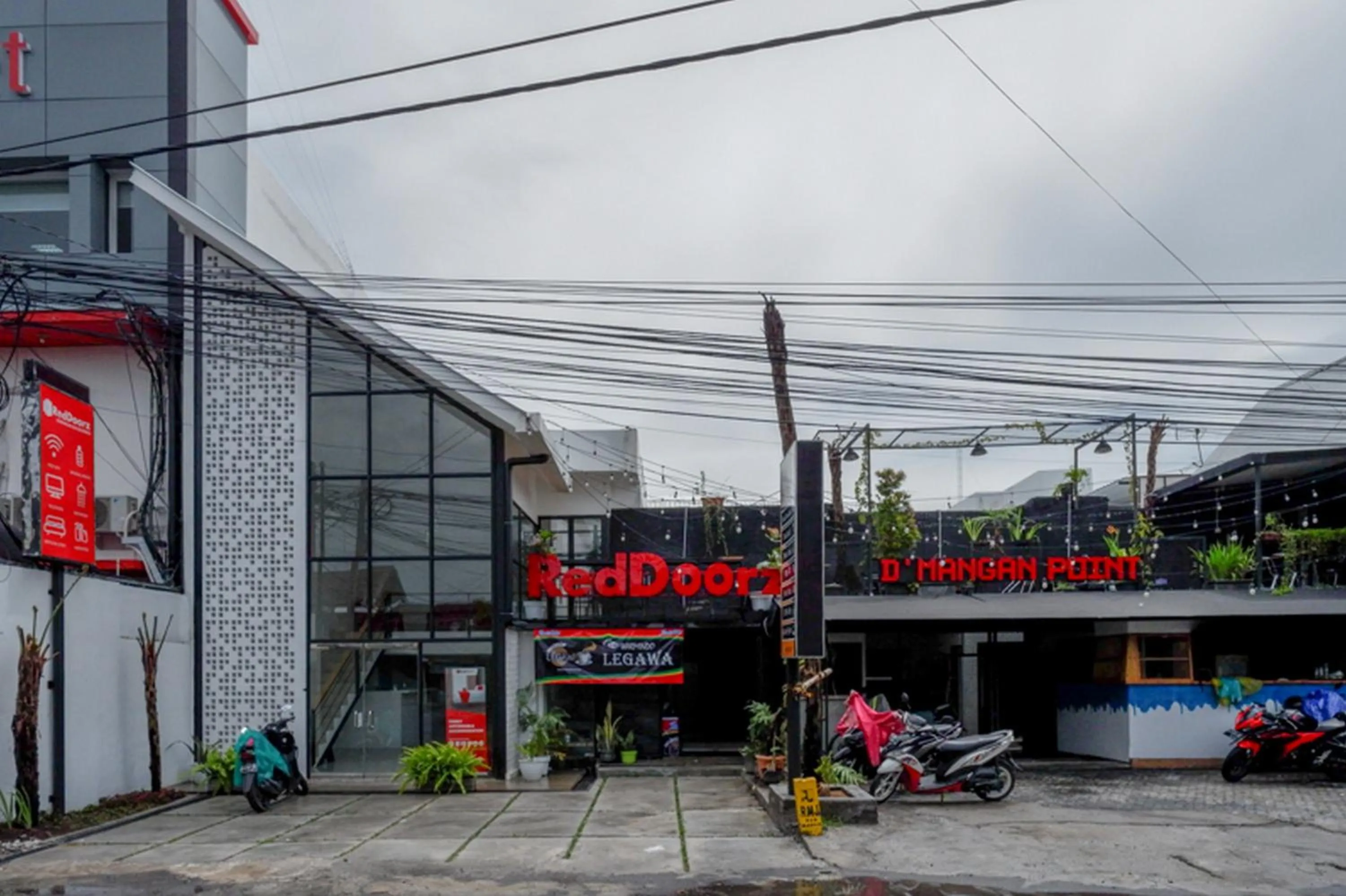 Property building in RedDoorz @ Demangan Sari Residence