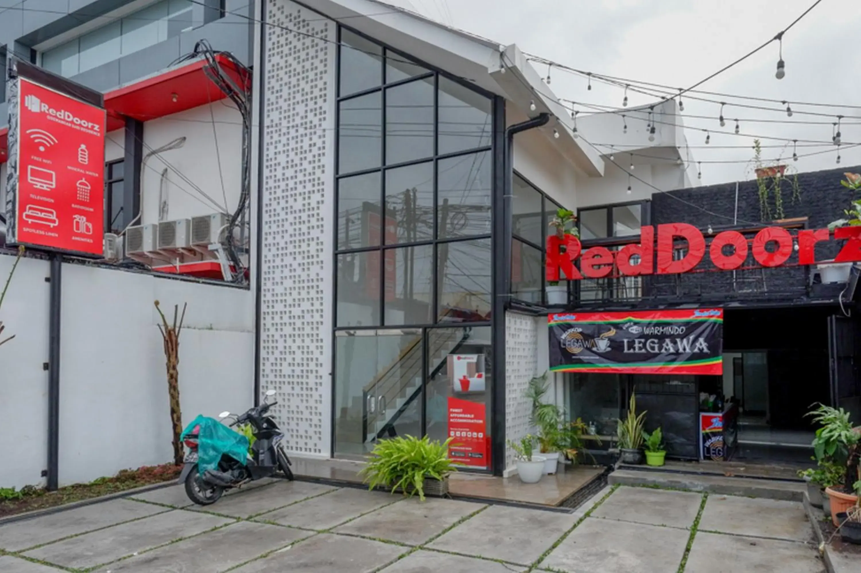 Property building in RedDoorz @ Demangan Sari Residence