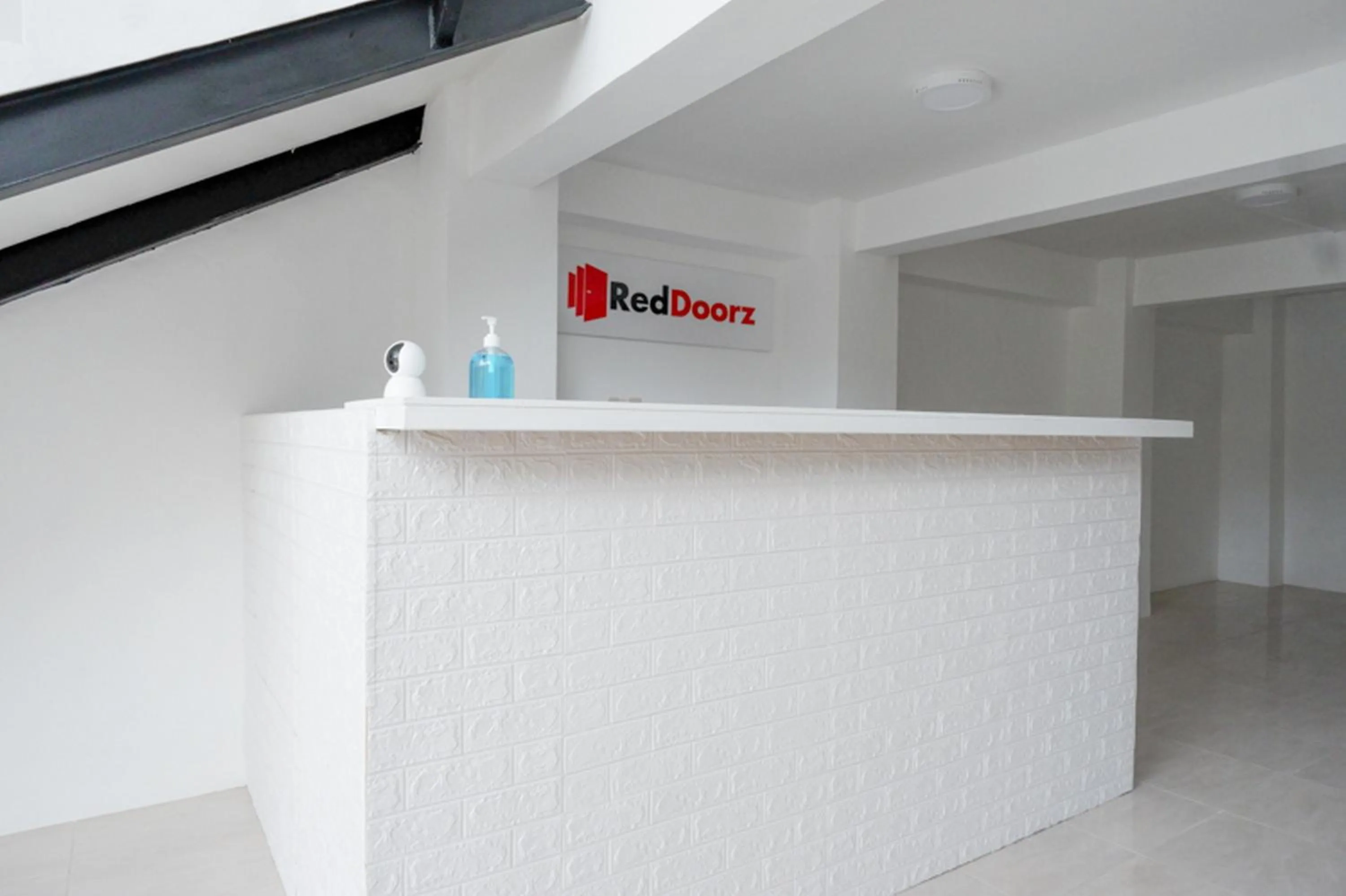 Lobby or reception, Lobby/Reception in RedDoorz @ Demangan Sari Residence