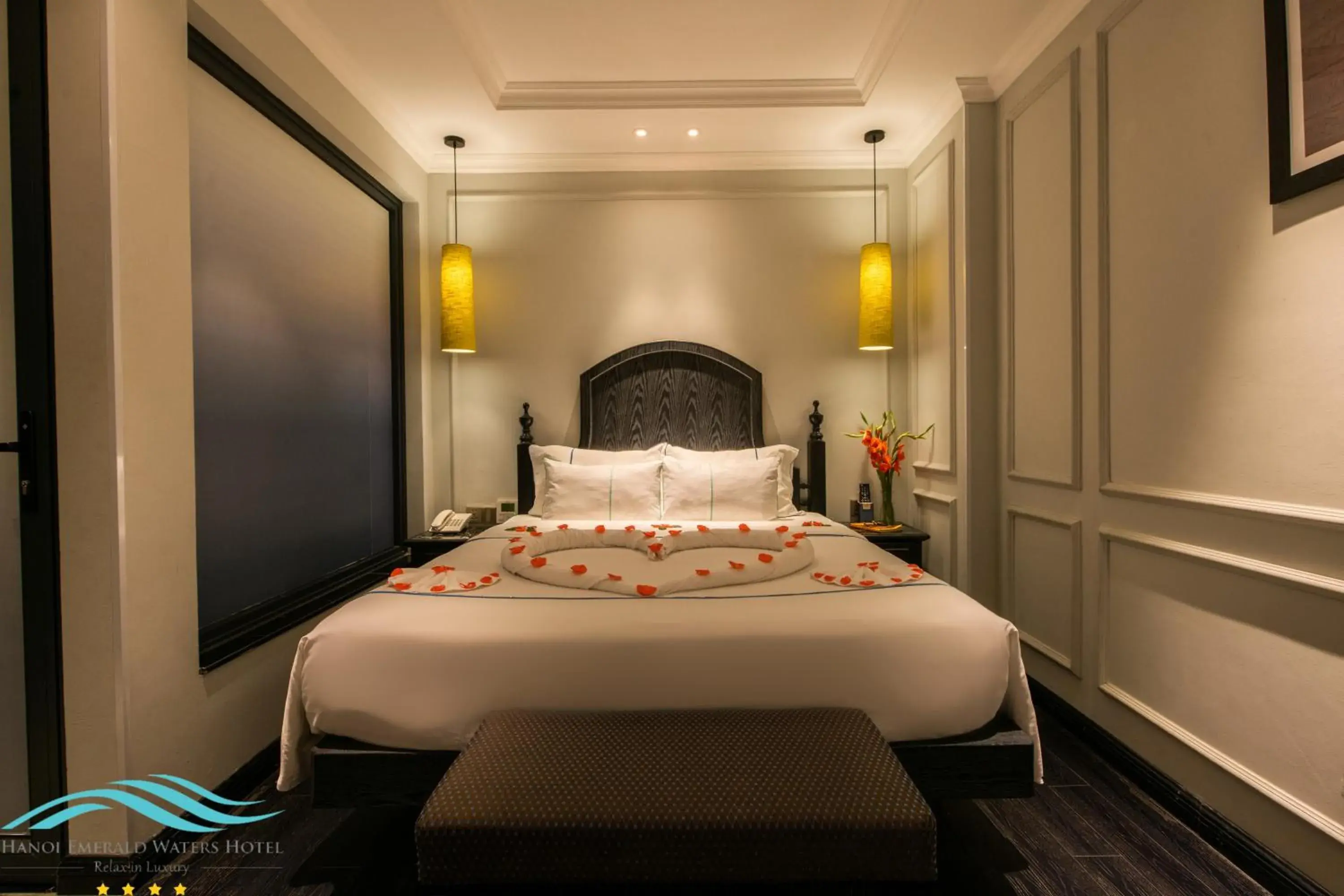 Deluxe Double Room in Hanoi Emerald Waters Hotel Valley Deluxe Double Room in Hanoi Emerald Waters Hotel Valley