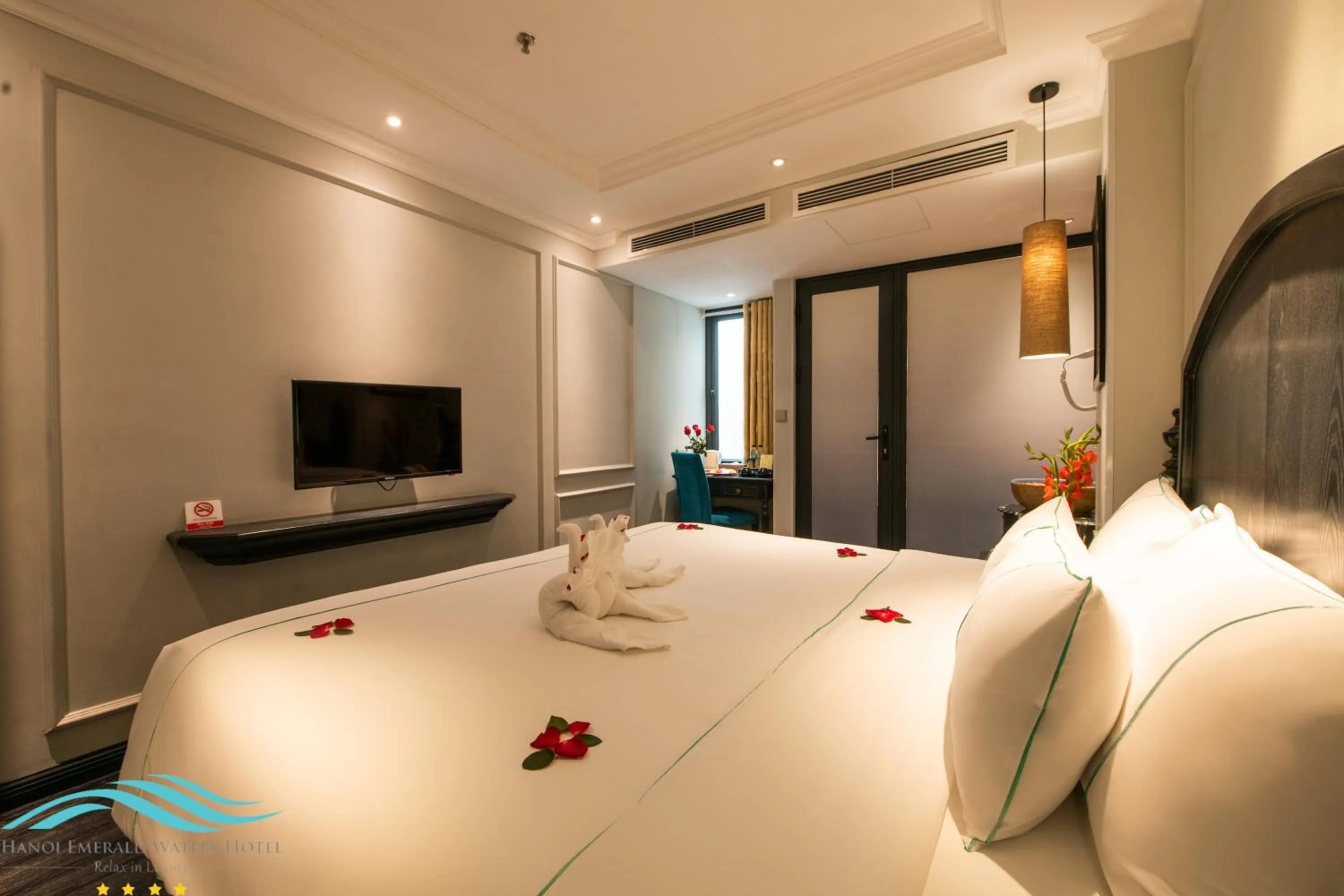 Photo of the whole room, Bed in Hanoi Emerald Waters Hotel Valley