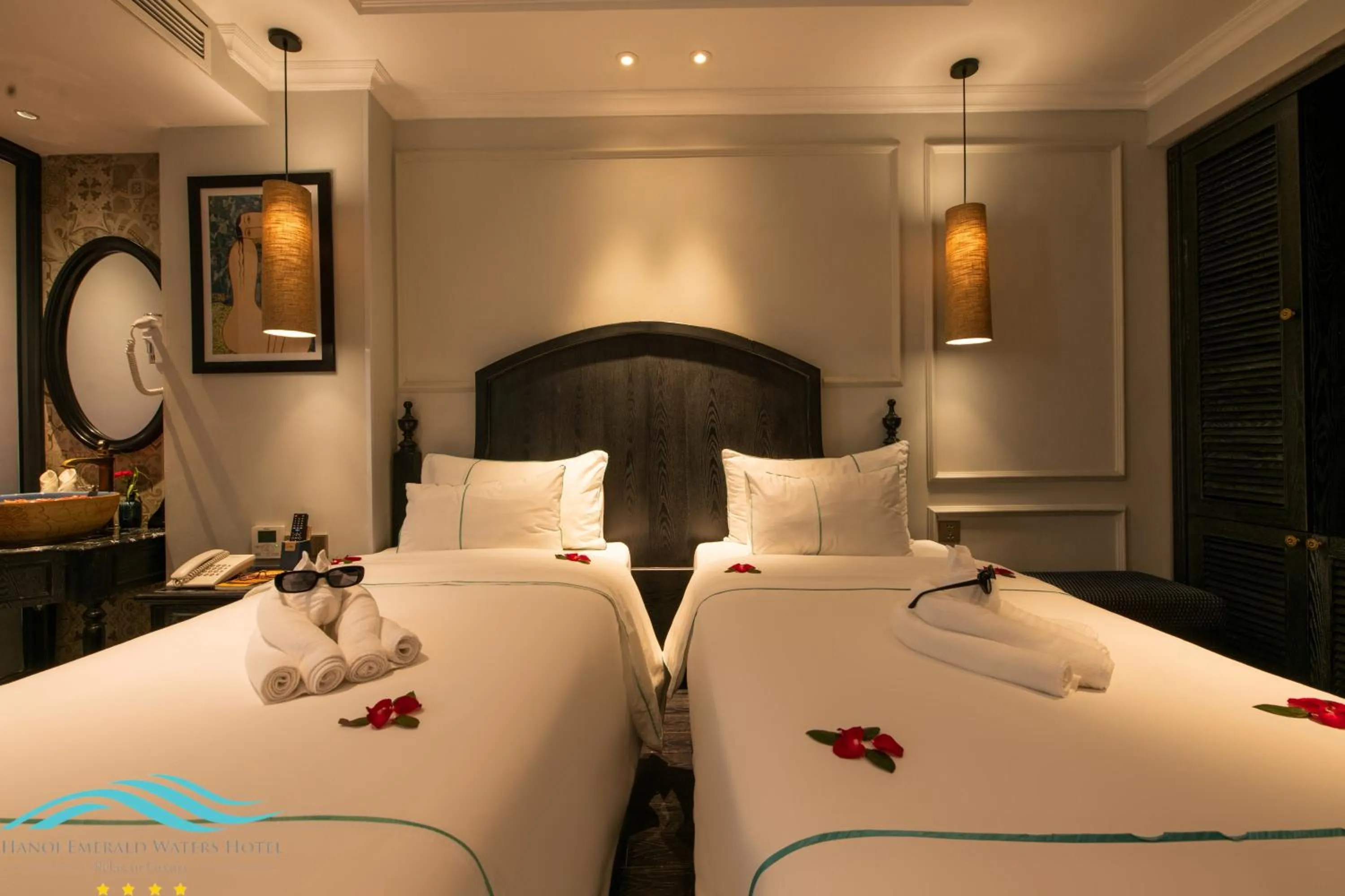 Photo of the whole room, Bed in Hanoi Emerald Waters Hotel Valley