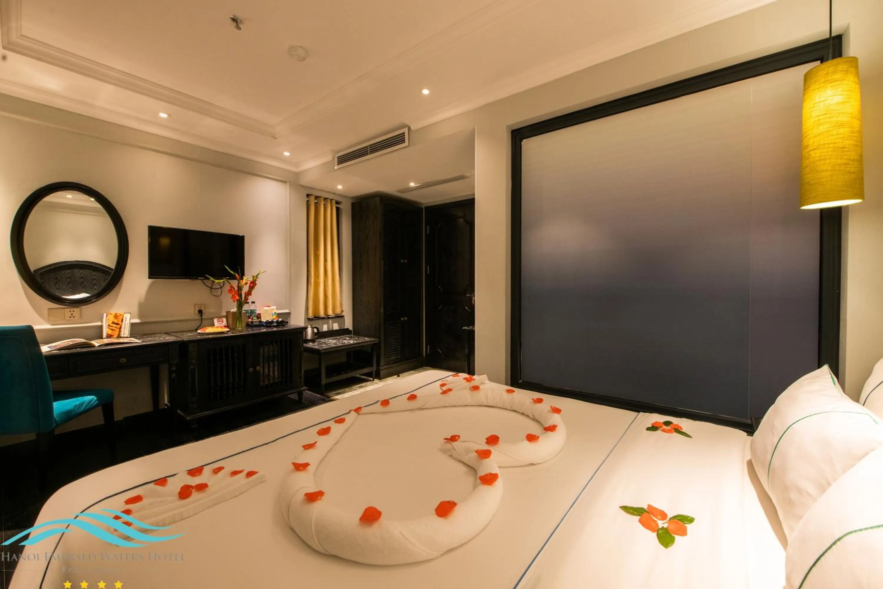 Photo of the whole room, Bed in Hanoi Emerald Waters Hotel Valley