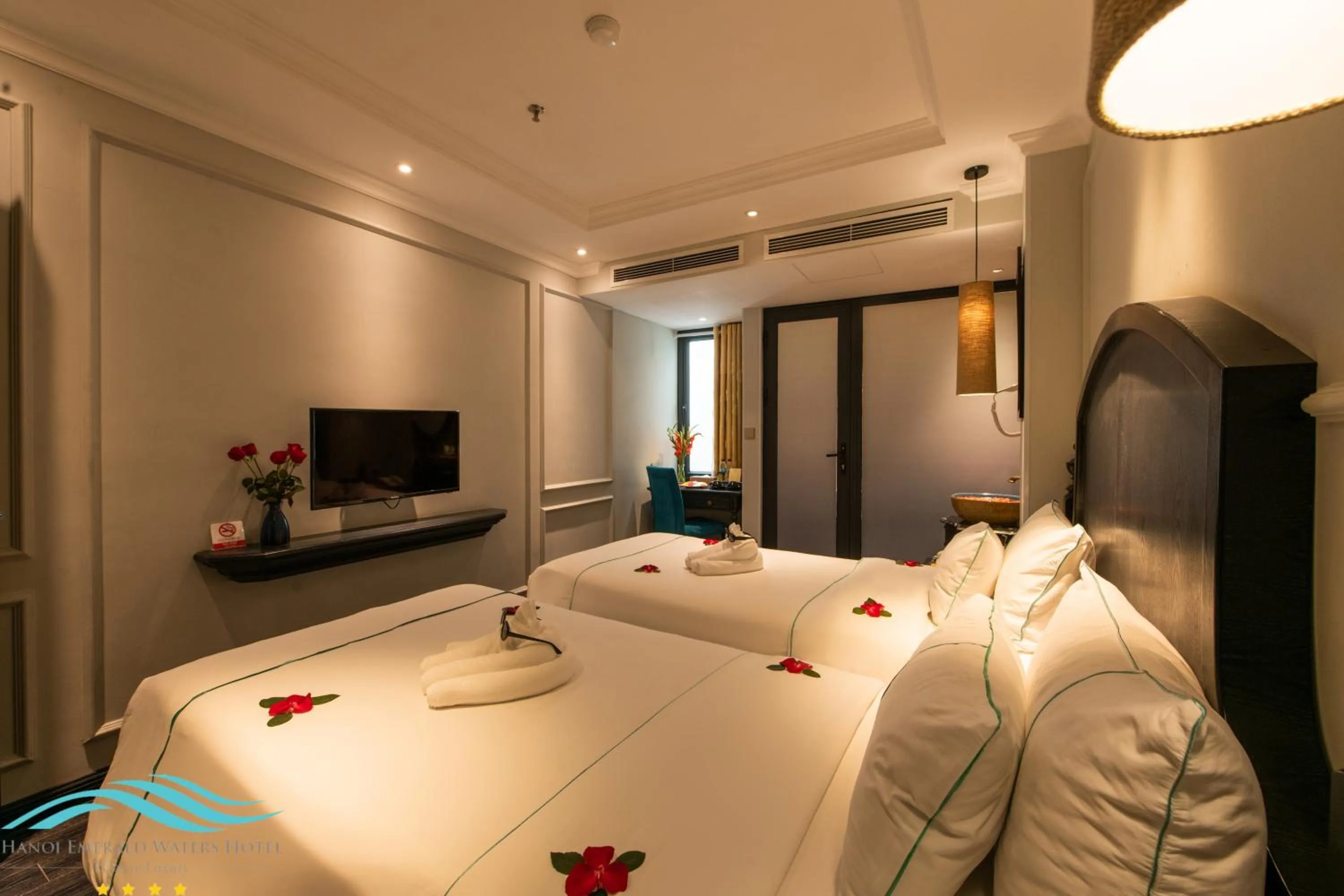 Photo of the whole room, Bed in Hanoi Emerald Waters Hotel Valley