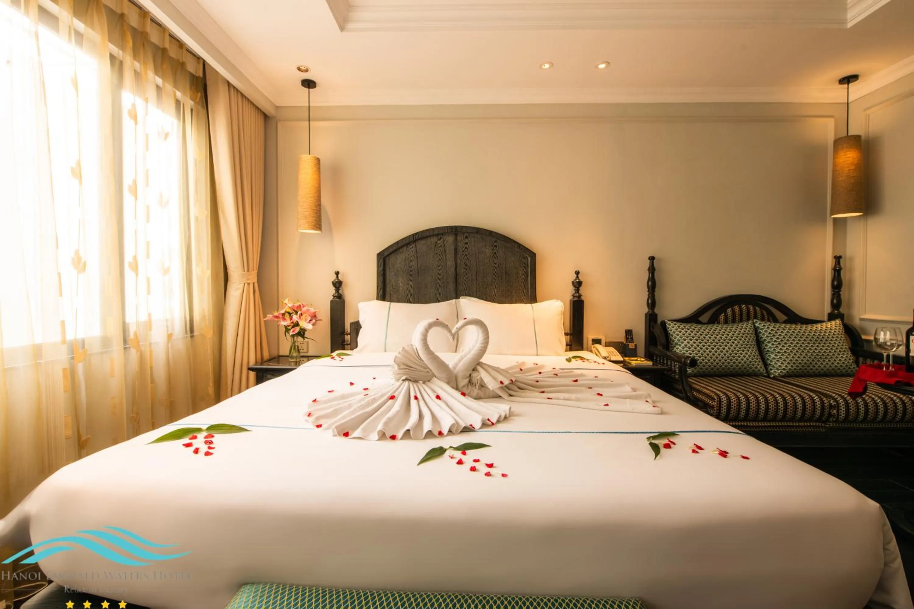 Photo of the whole room, Bed in Hanoi Emerald Waters Hotel Valley