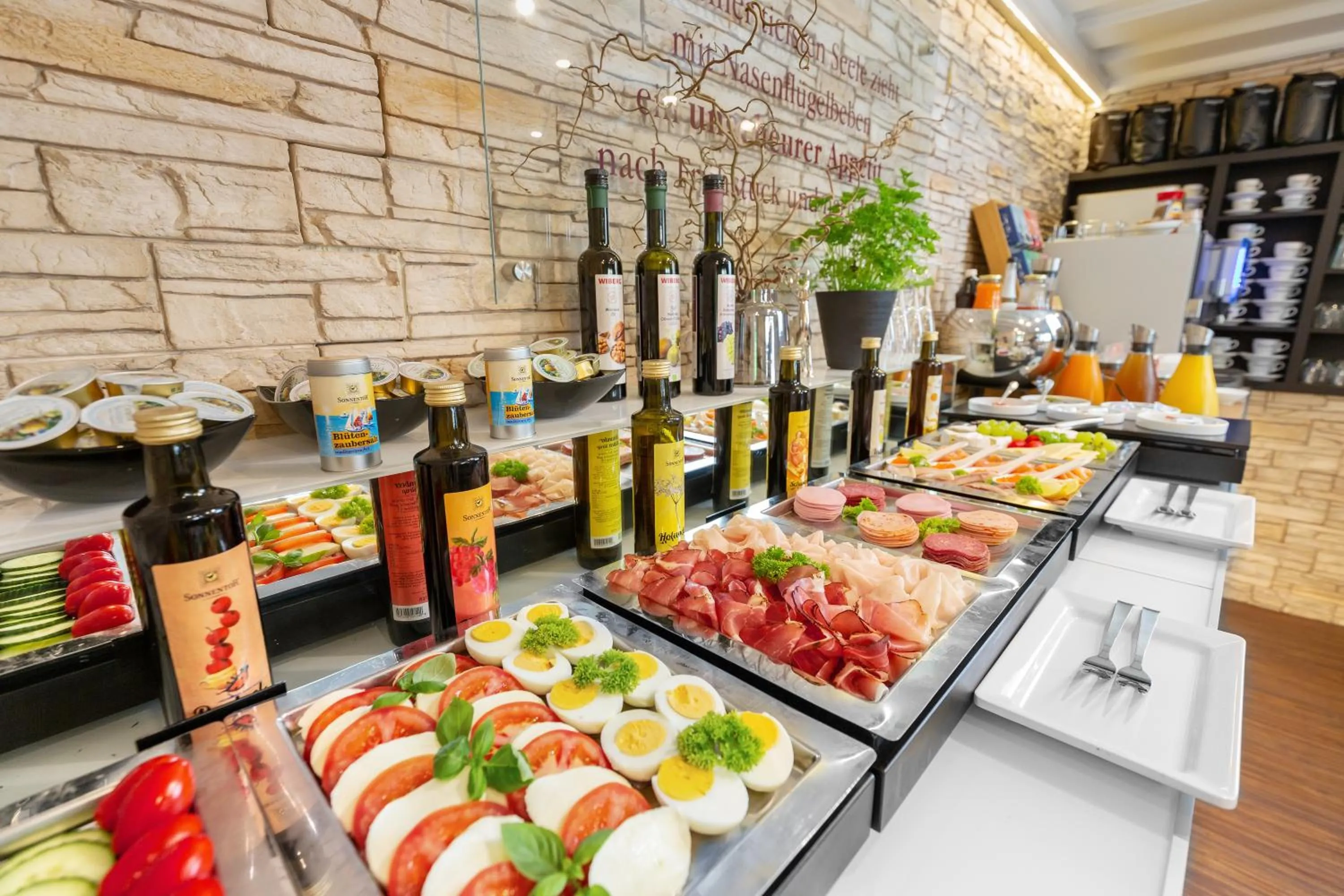 Food and drinks in Boutique Hotel ANYBODY