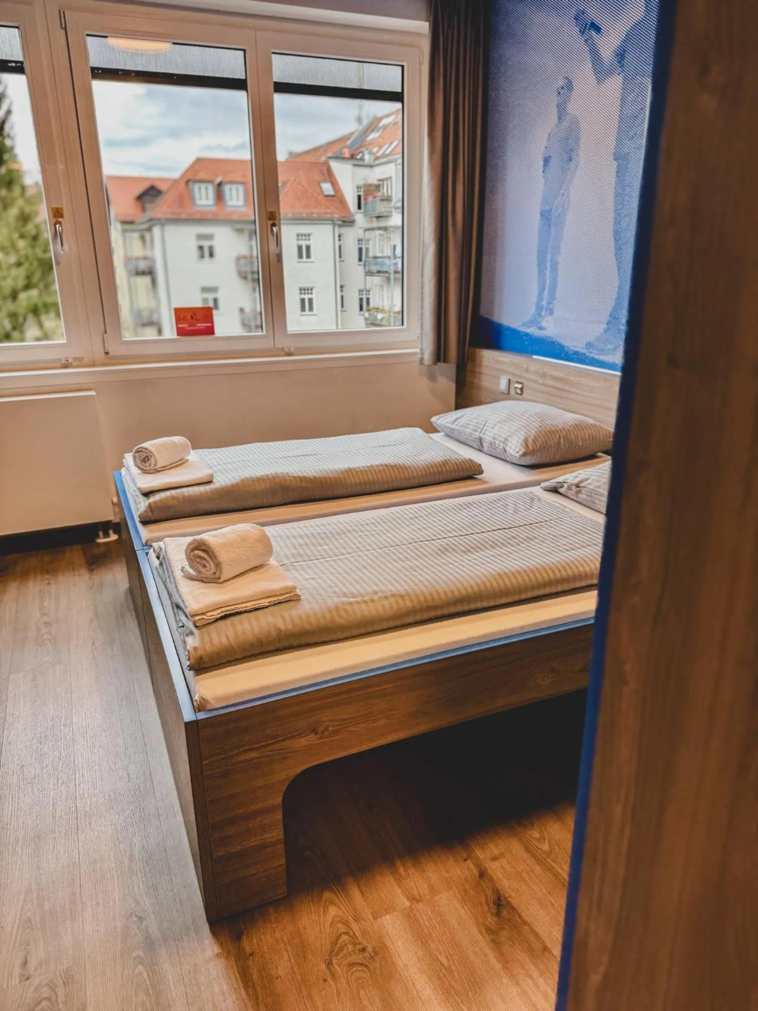 Photo of the whole room, Bed in Jugendherberge München City