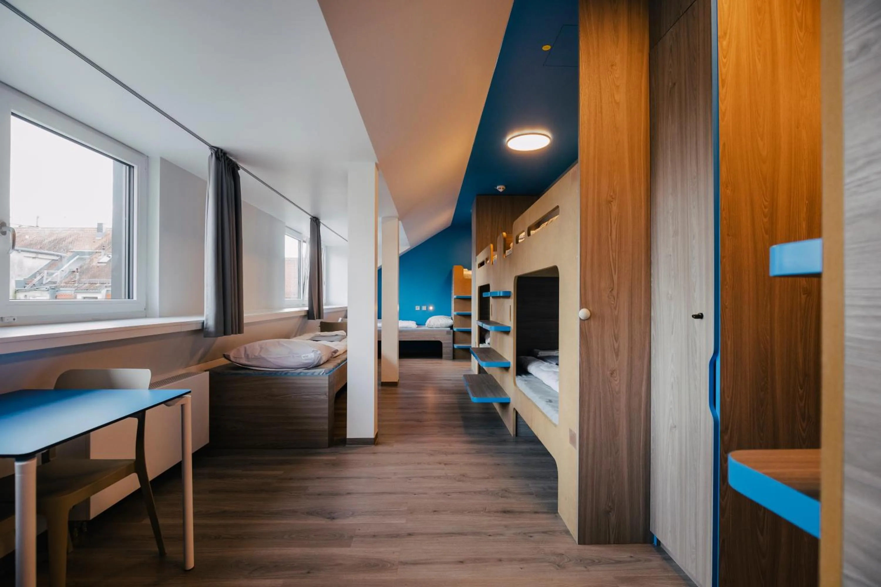 Photo of the whole room, Bed in Jugendherberge München City