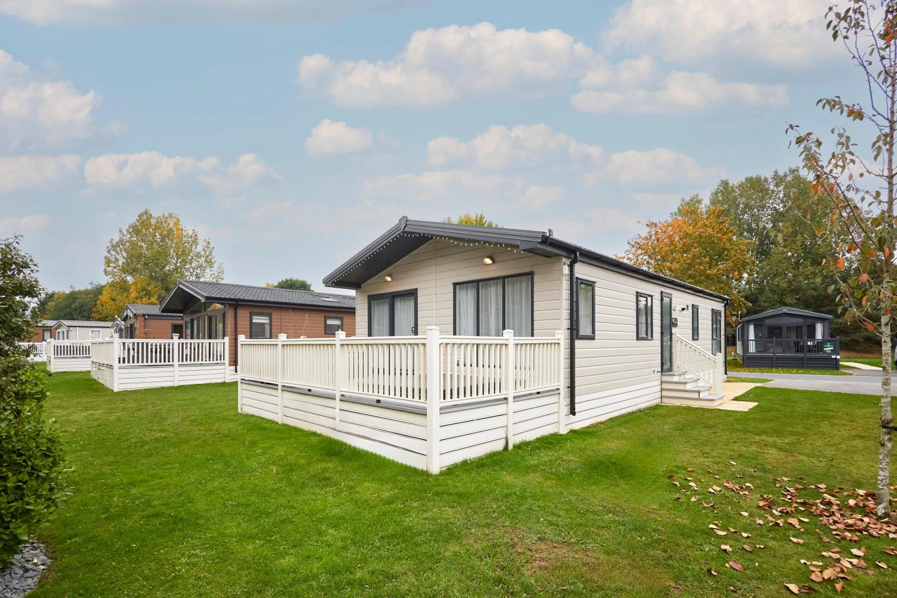 Primrose Lodge with Hot Tub