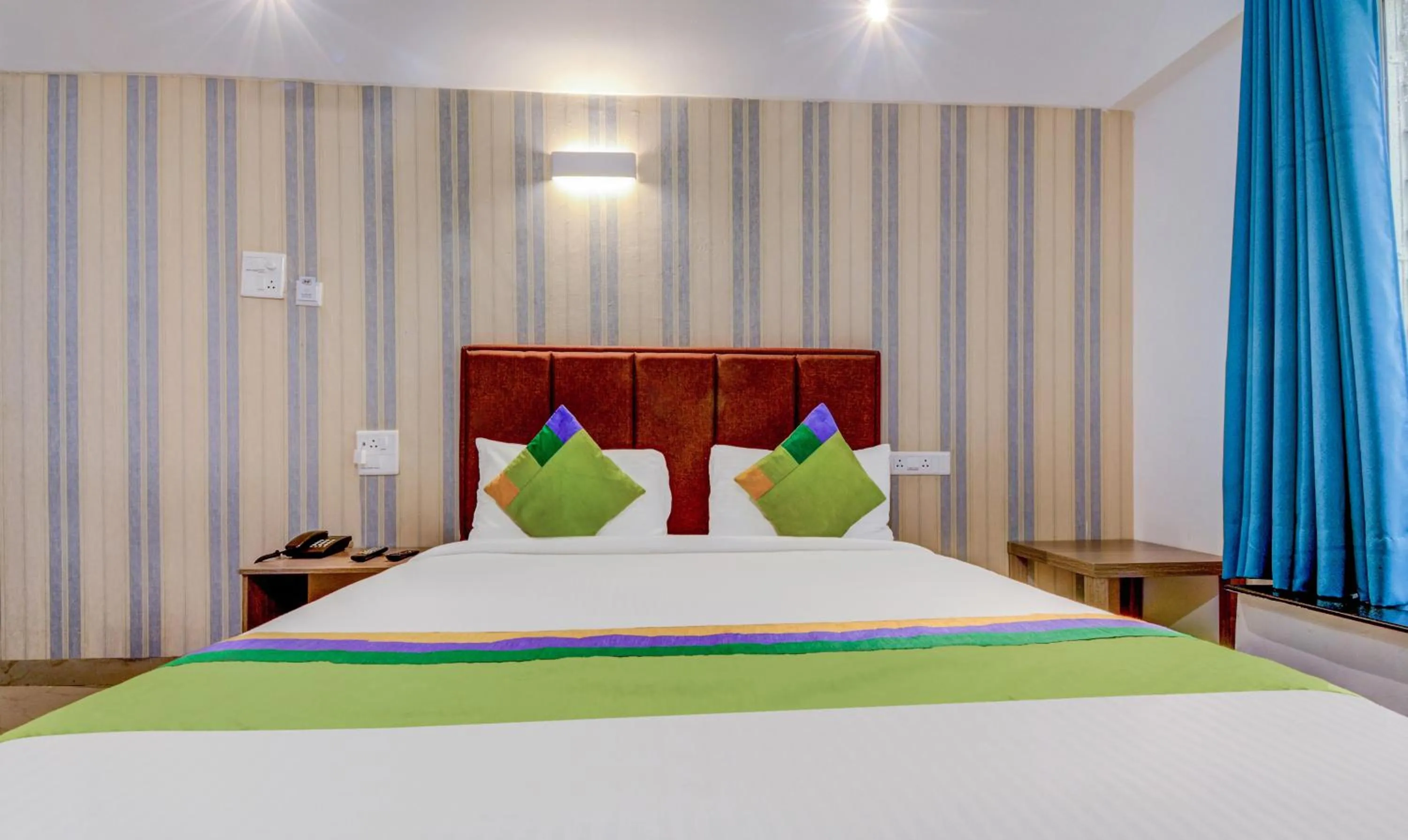 Bedroom, Bed in Treebo Iris Suites