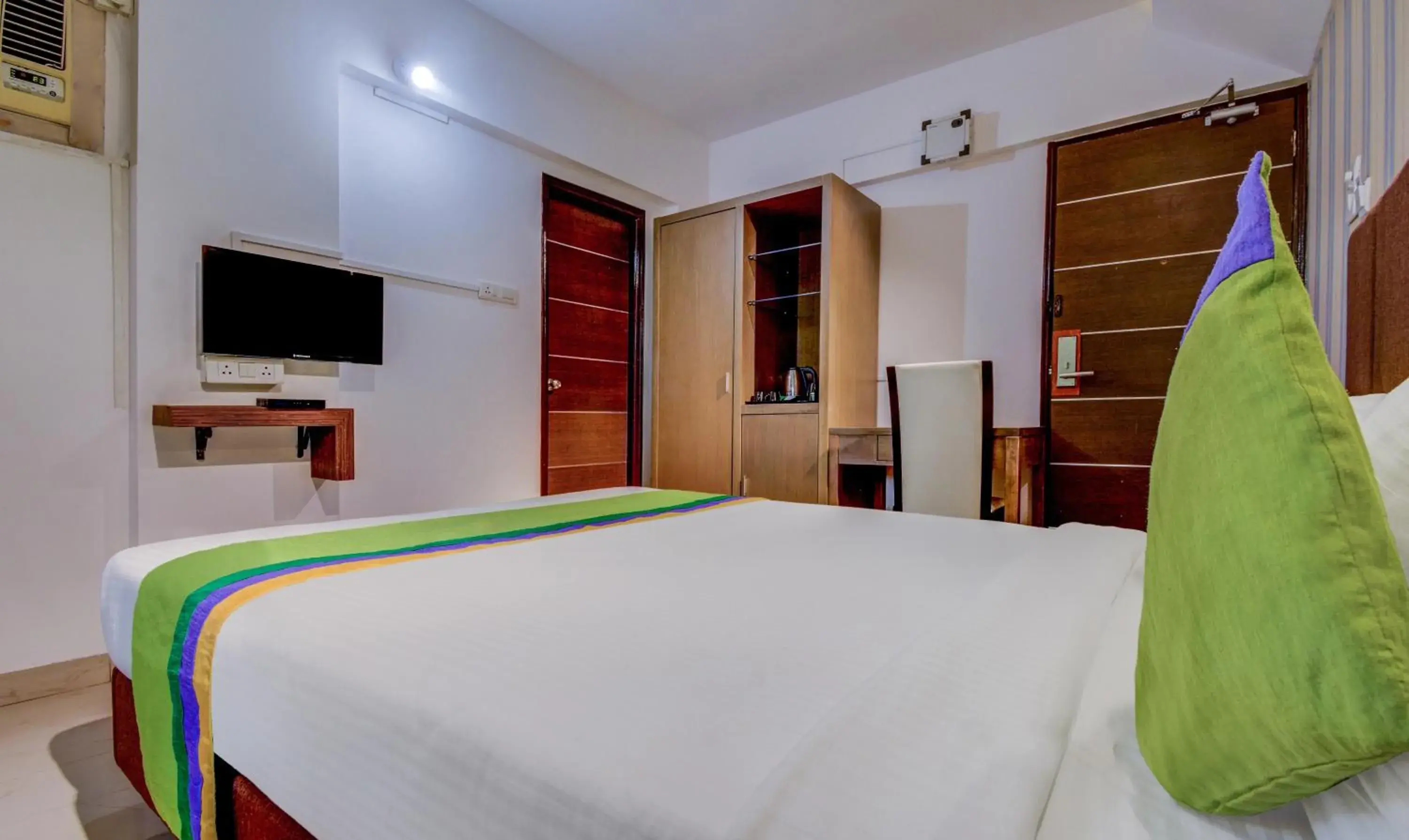 Bedroom, Bed in Treebo Iris Suites Bedroom, Bed in Treebo Iris Suites